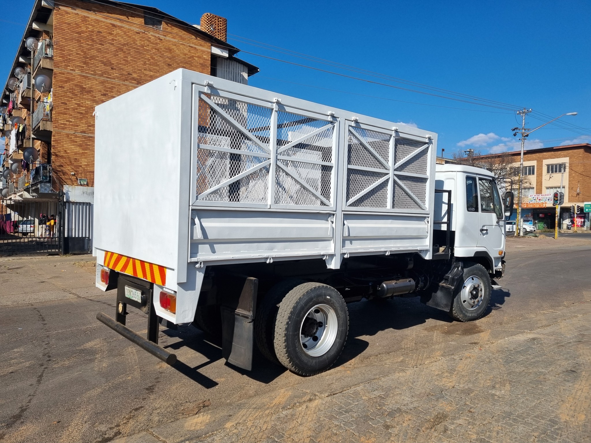 2003 UD85 8TON HIGH SIDES SIDE TIPPER - Image 7