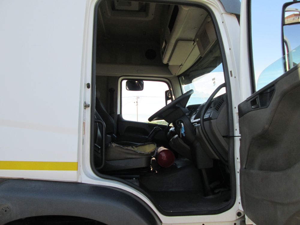 2016 VW CONSTELLATION 24.250 12TON CURTAIN SIDES - 269526KM - Image 9