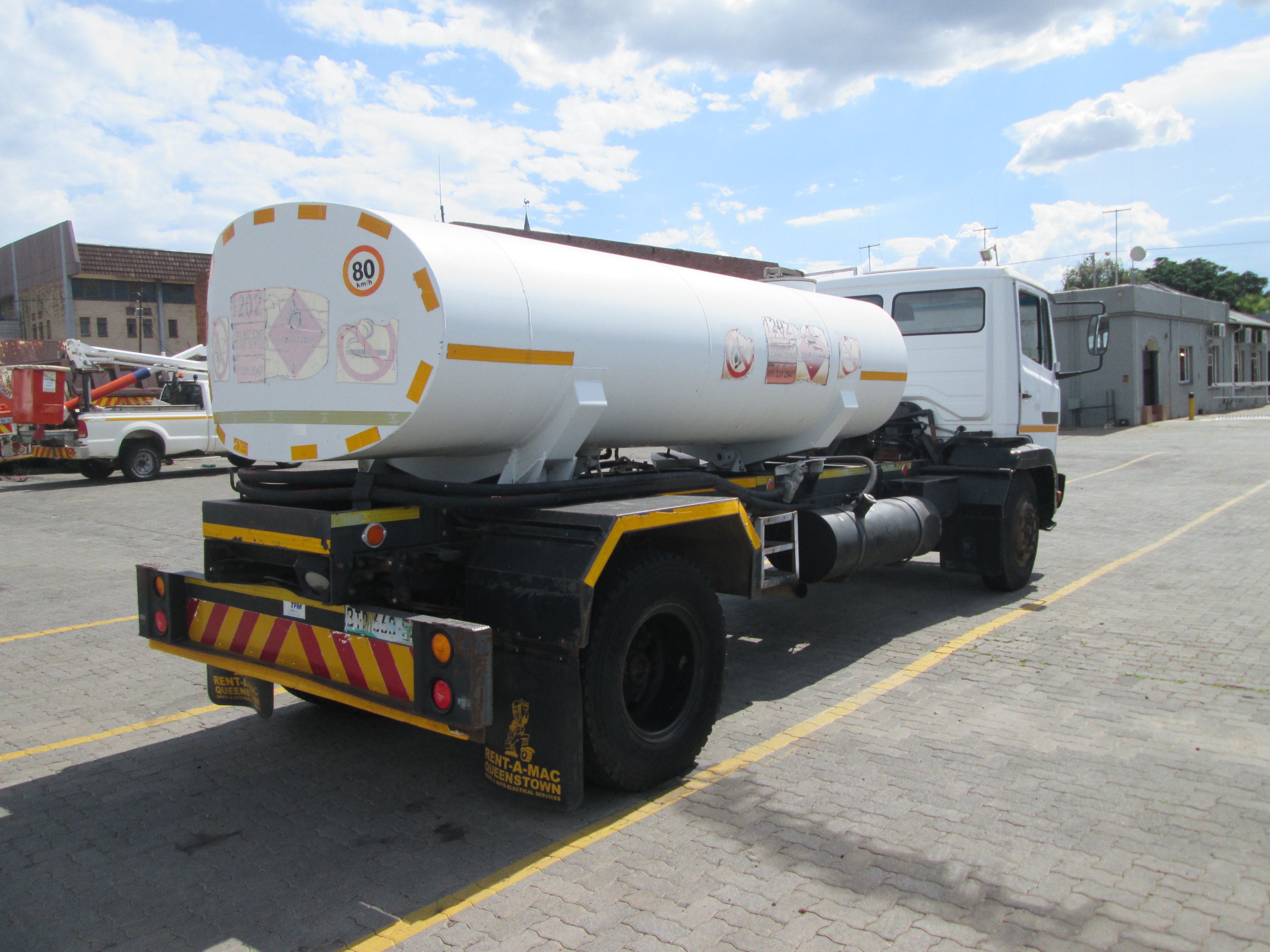 1998 MERCEDES BENZ 1014 7000L DIESEL TANKER - Image 7