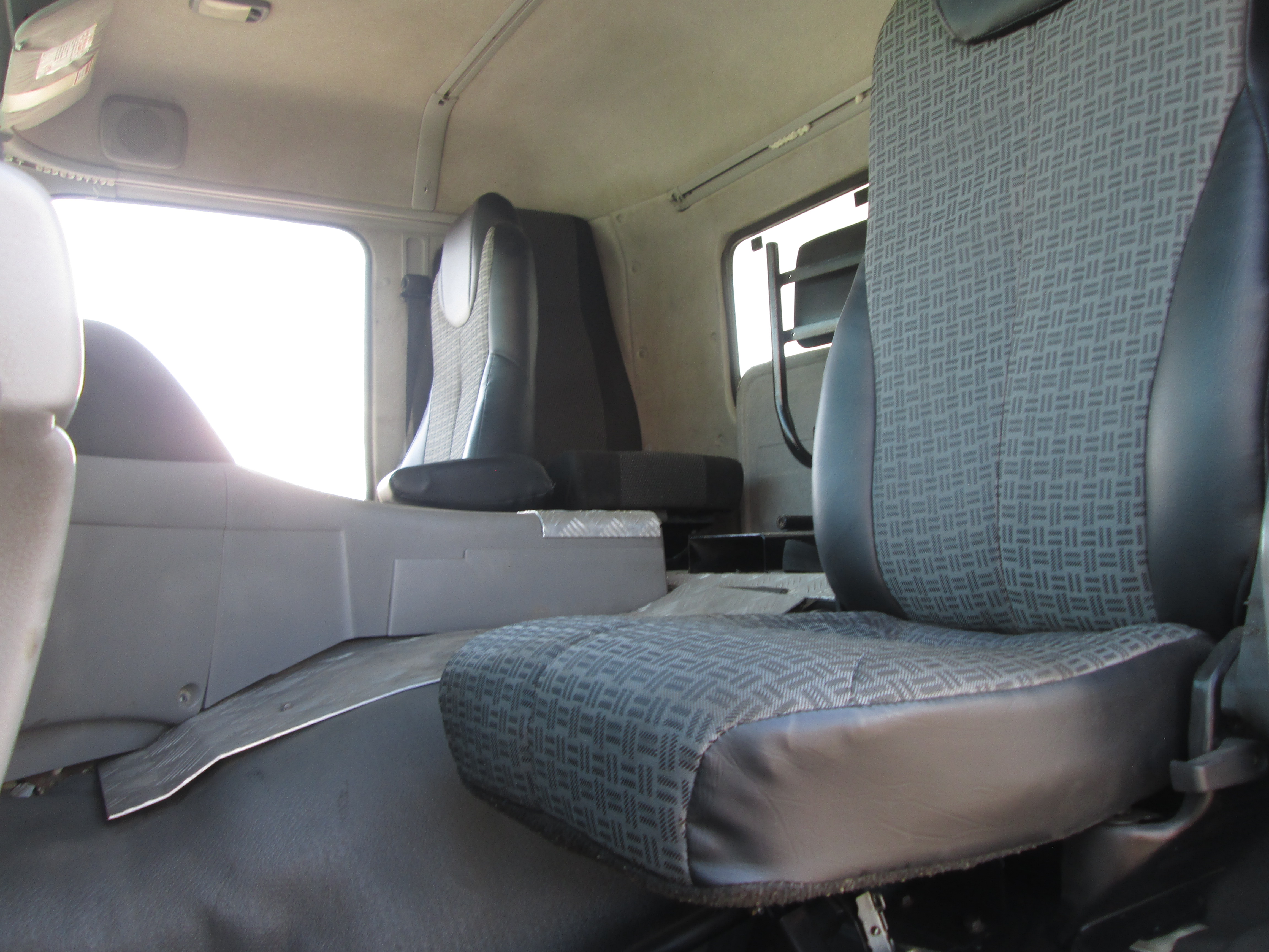 2015 UD QUON GW26-450 10CUBE TIPPER - Image 13