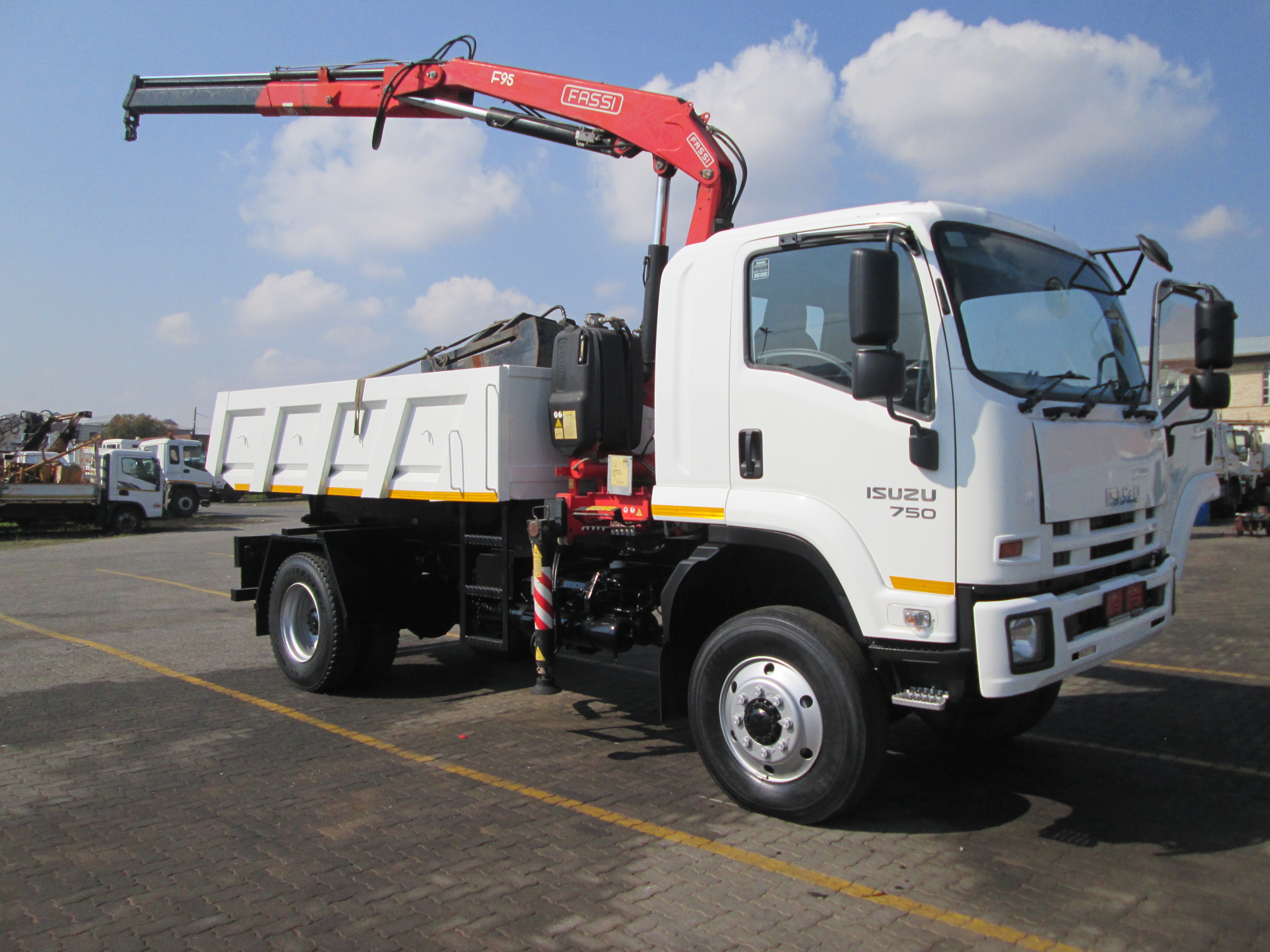 2014 ISUZU FTS750 4X4 5CUBE TIPPER DROPSIDE WITH FASSI F65 CRANE - 188628KM - Image 18