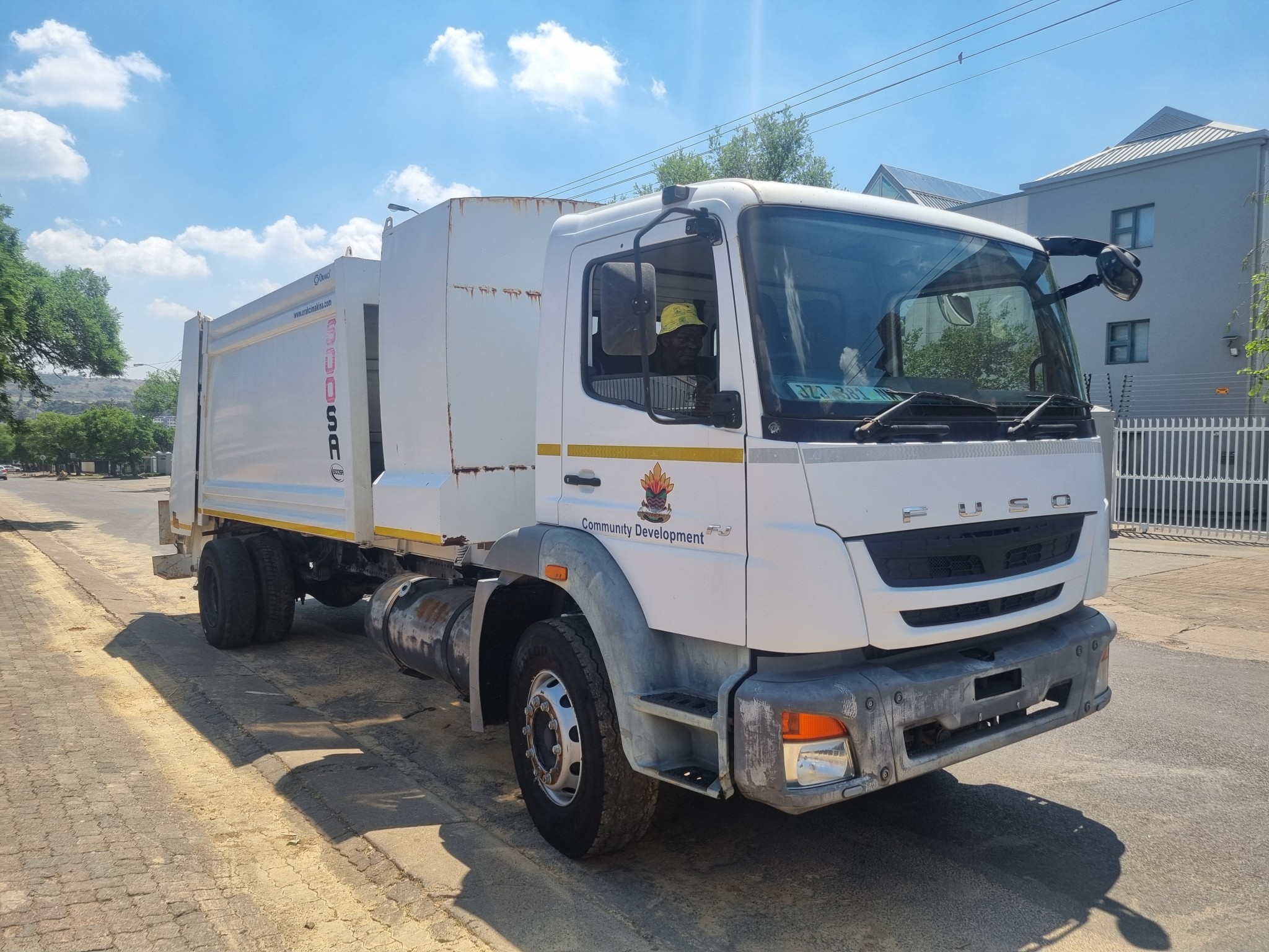 2018 FUSO FJ16-230 13CUBE COMPACTOR