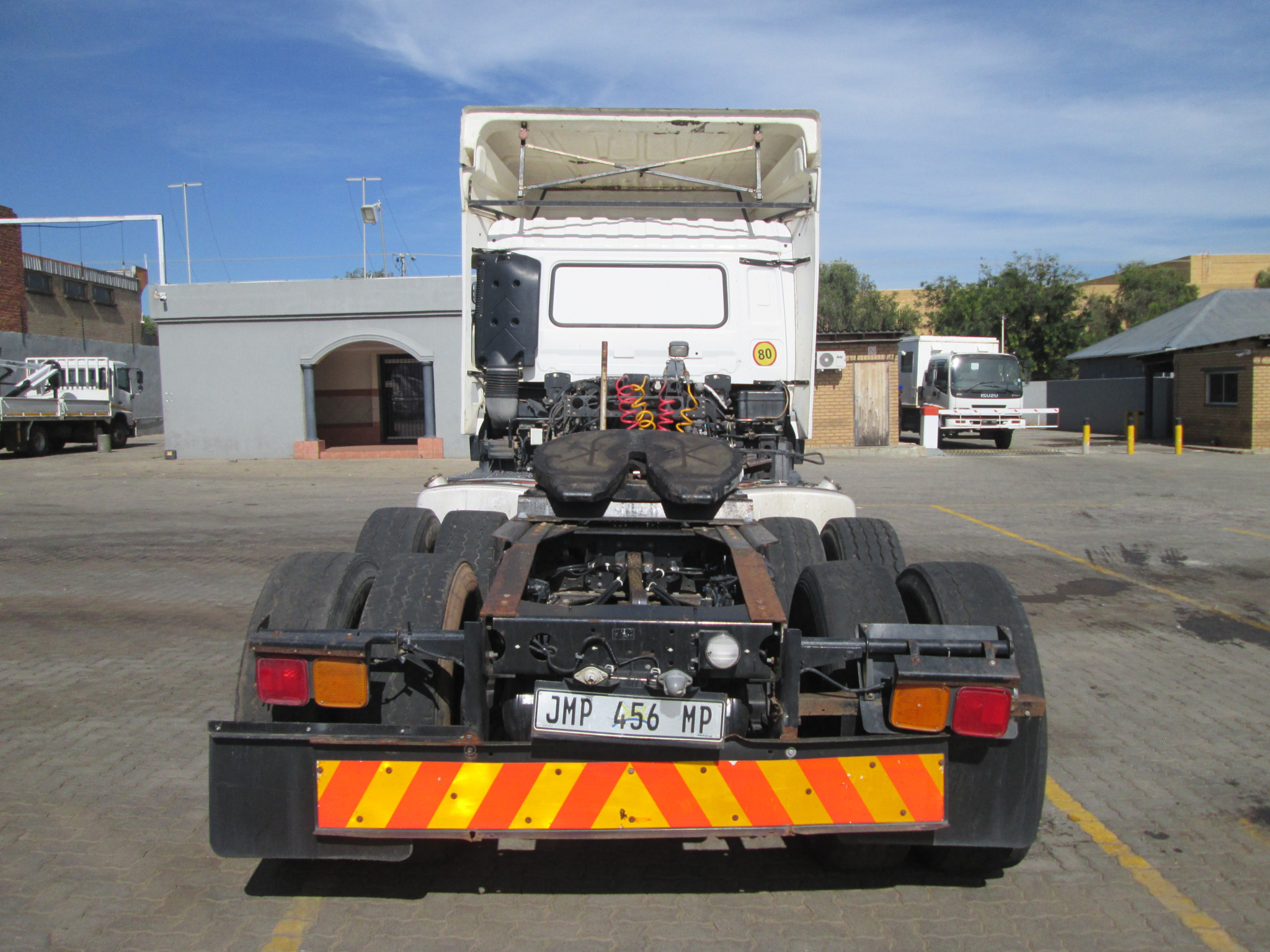 2018 UD QUON GW26-450 TRUCK TRACTOR 304005KM - Image 6