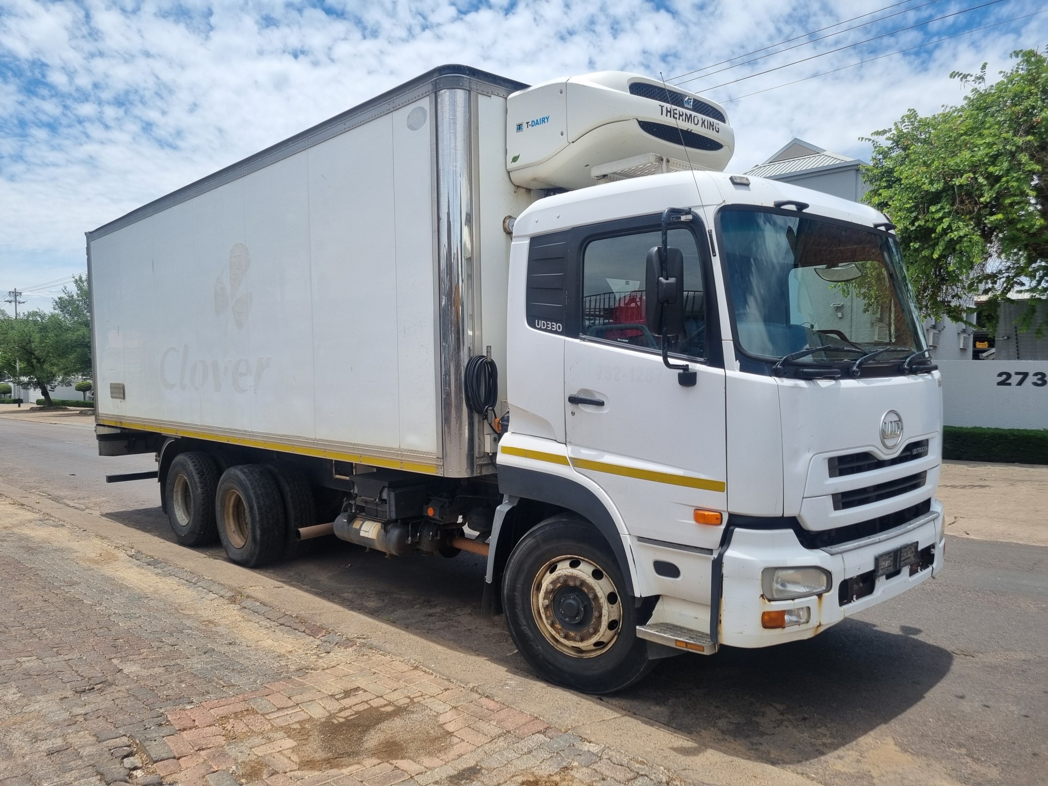2013 UD330 14TON TRUCK WITH THERMO KING FRIDGE UNIT