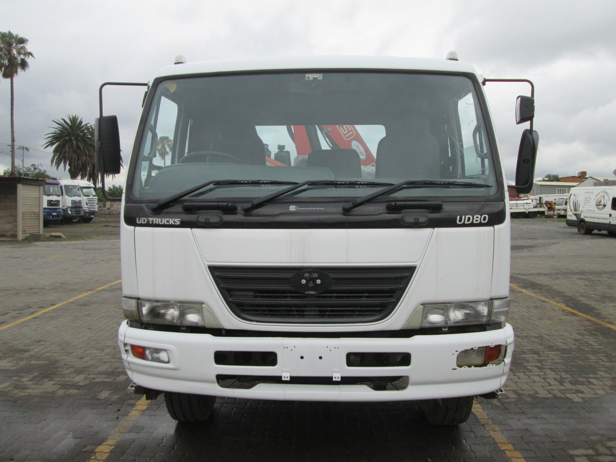 2013 UD80 5CUBE  TIPPER DROPSIDE BODY WITH FASSI F65 CRANE  - Image 2