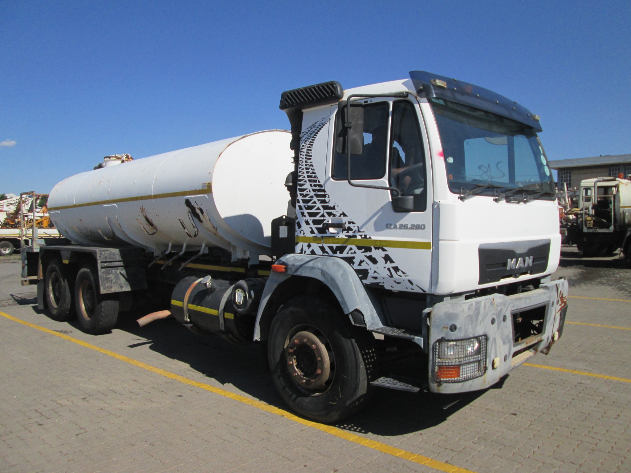 2018 MAN CLA26.280 12000L WATER TANKER - Image 1