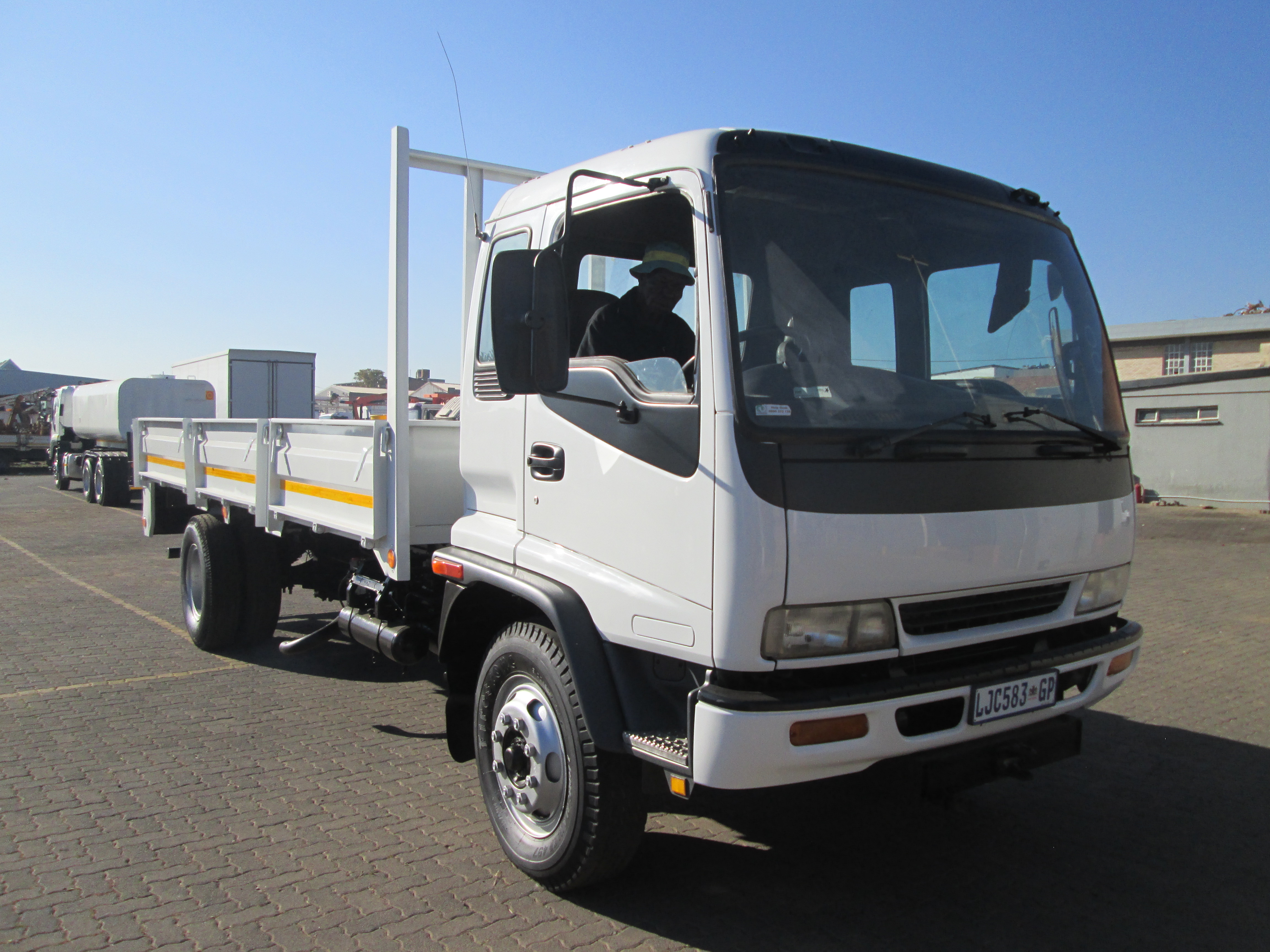 2000 ISUZU FTR800 8TON DROPSIDE BODY TRUCK - 099241KM - Image 1