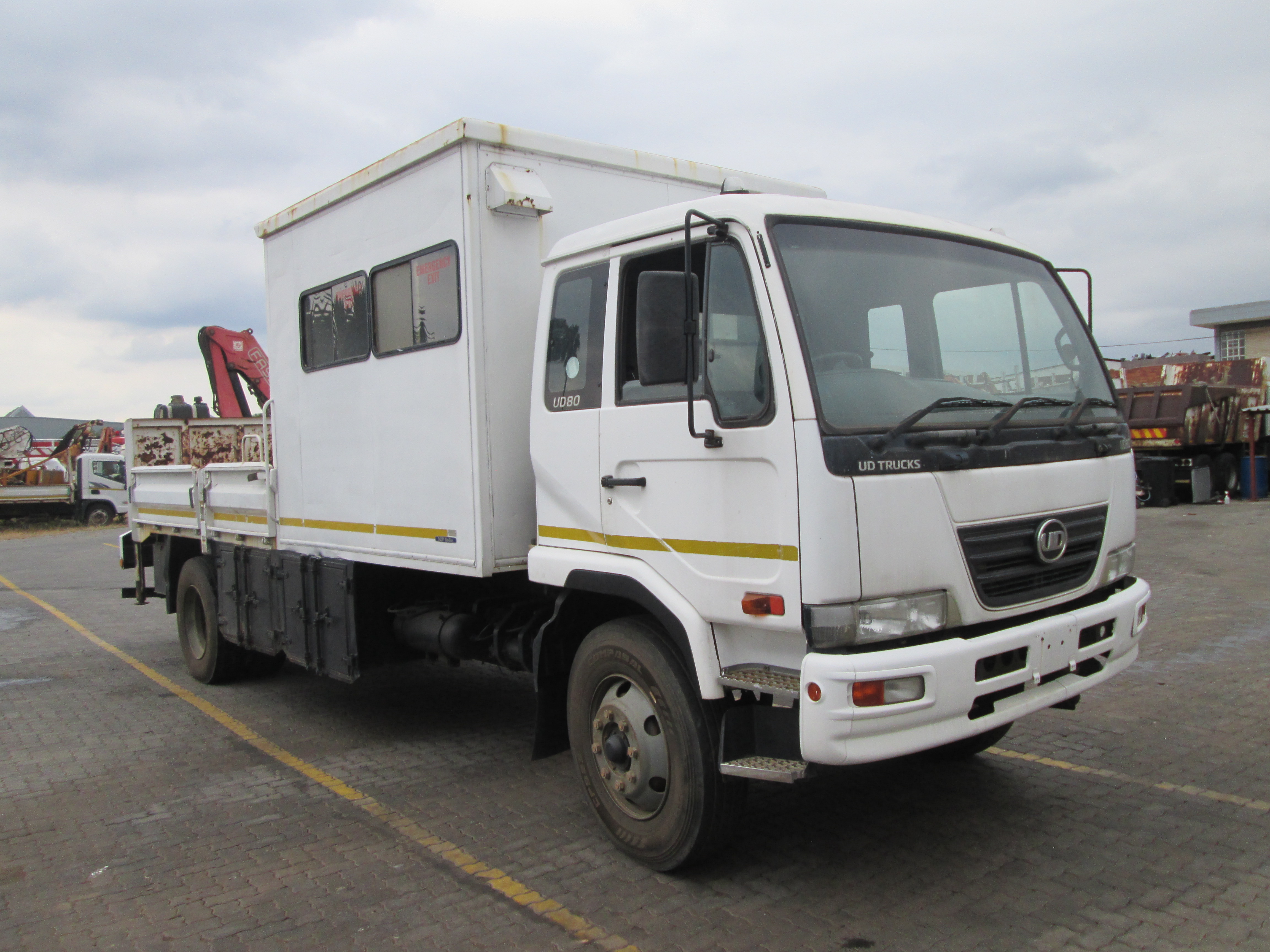 2011 UD TRUCK UD80 8TON DROPSIDE WITH FASSI F65 CRANE & CREWCAB