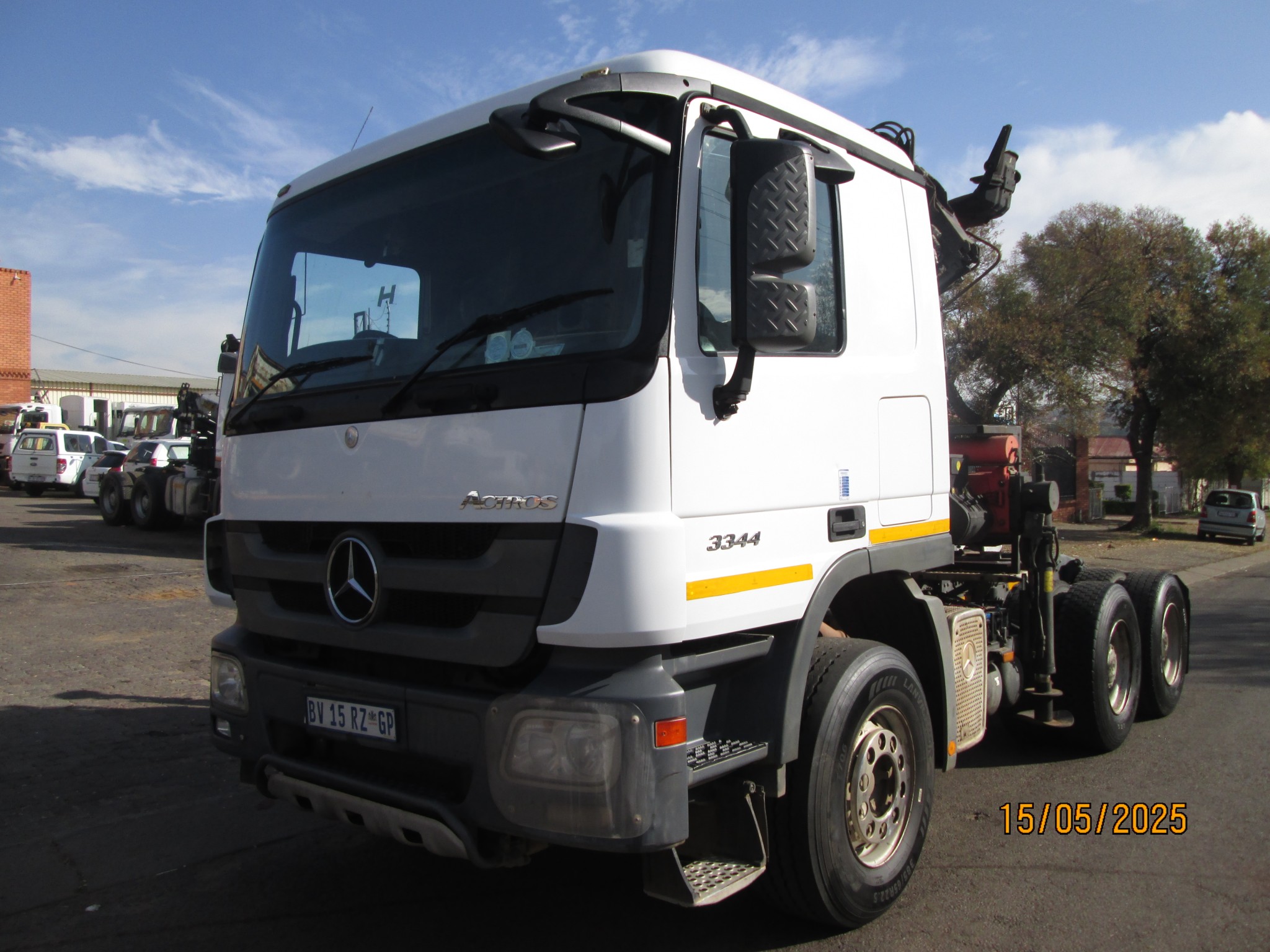 2012 MERCEDES BENZ 3344 TRUCK TRACTOR WITH PK 15500 CRANE - Image 3