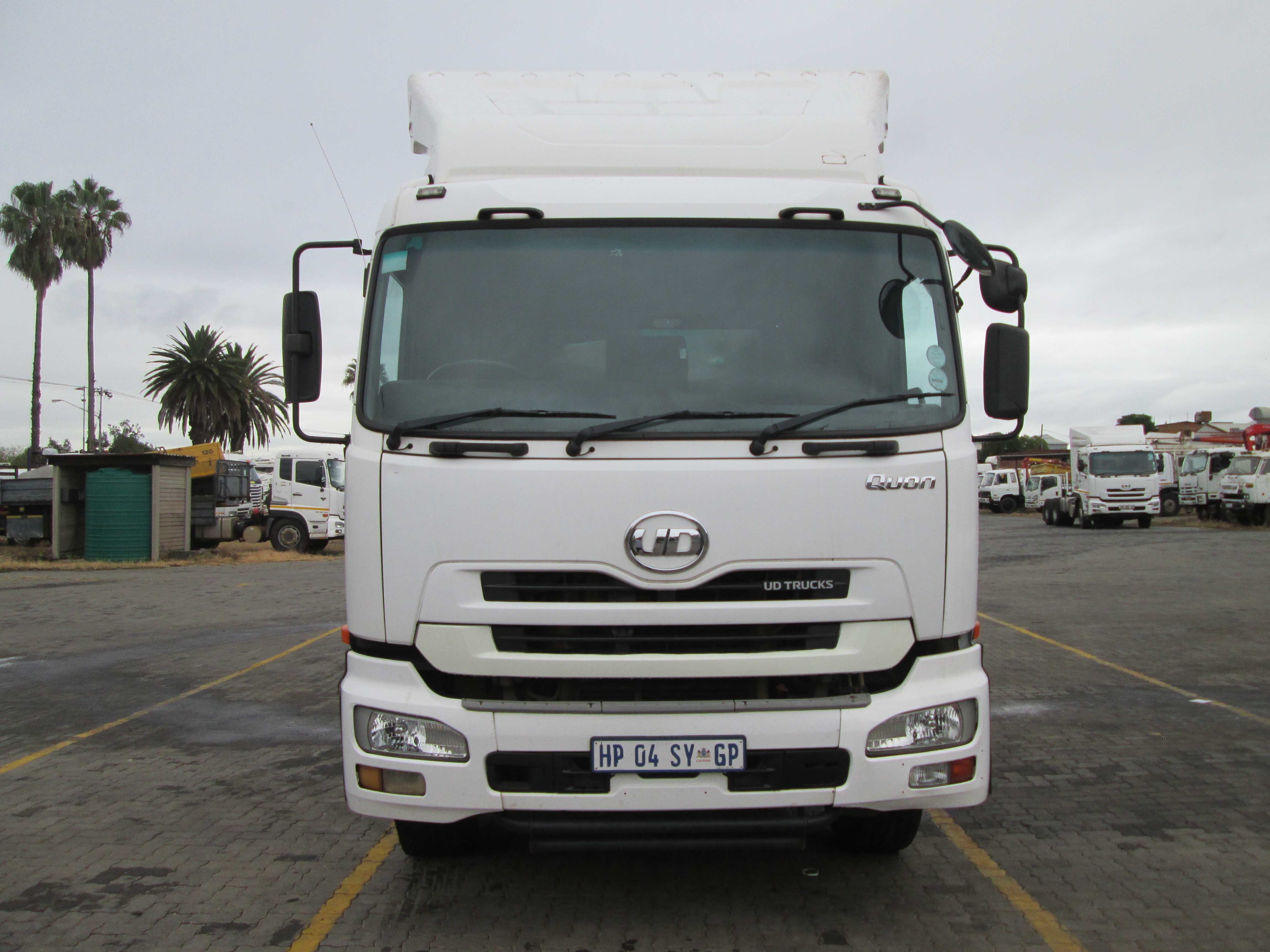 2018 UD QUON GW26-450 TRUCK TRACTOR 265596KM - Image 2