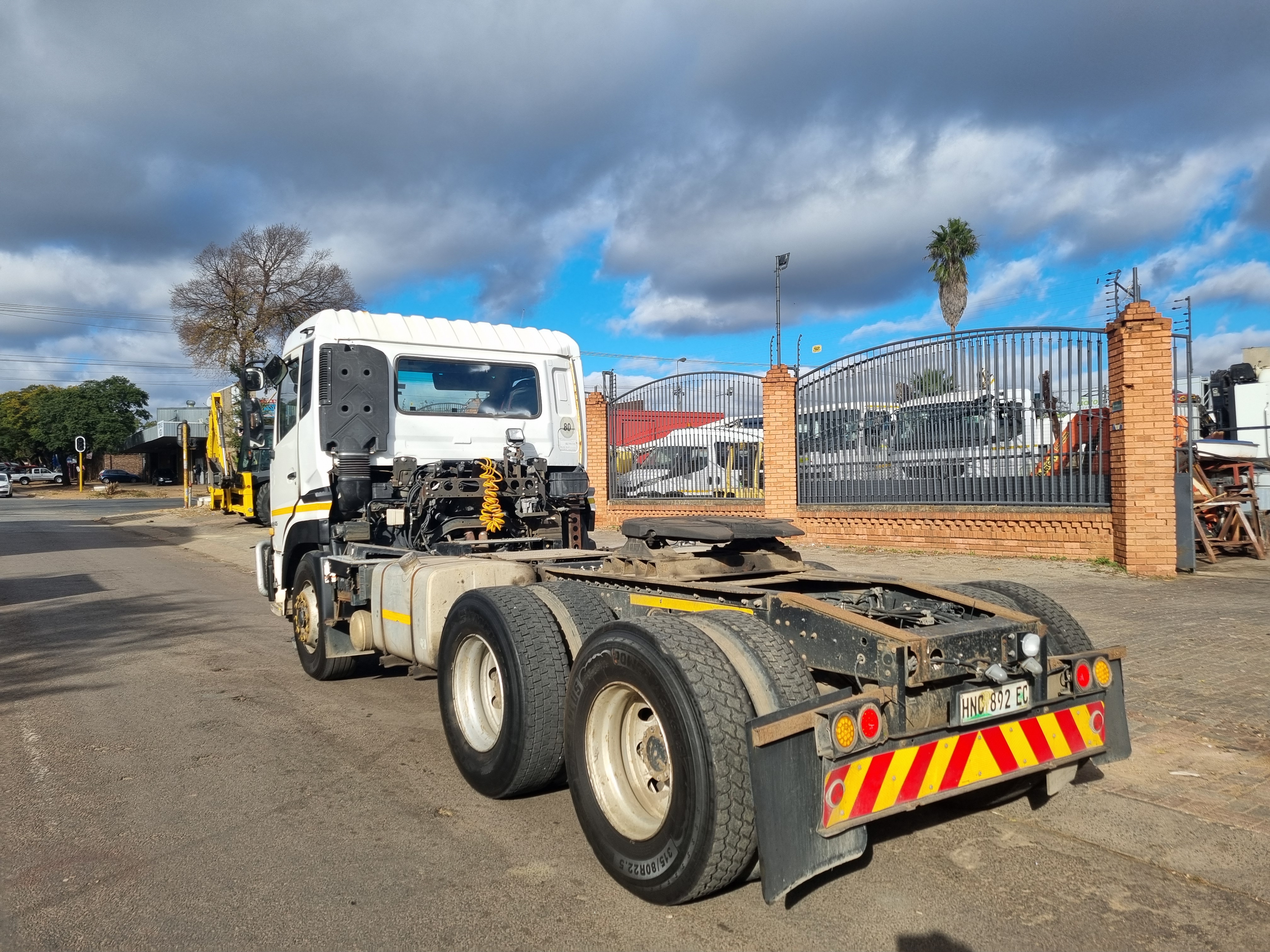 2015 UD QUON GW26-450 TUCK TRACTOR - Image 5