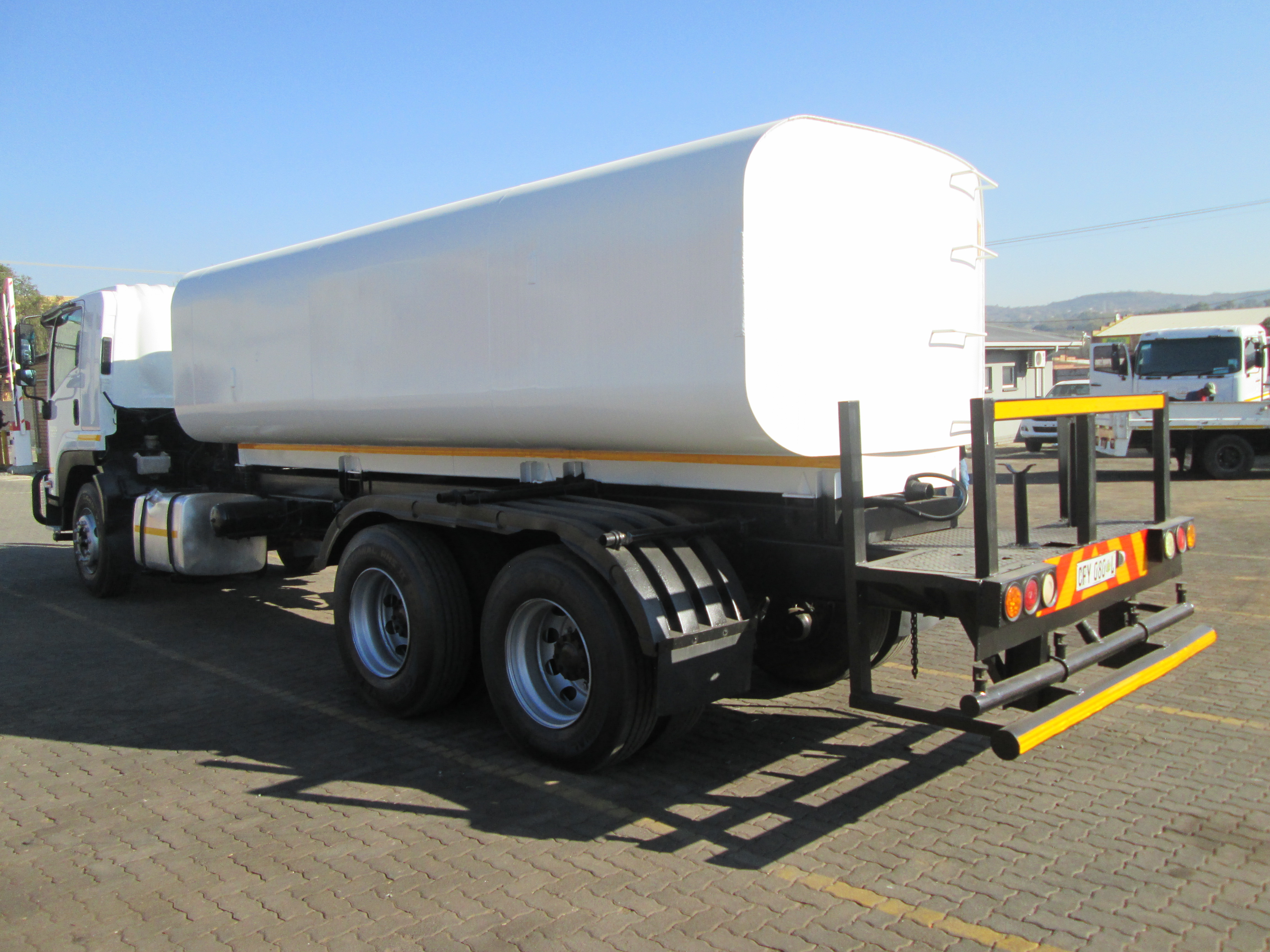 2011 ISUZU FVZ1400 16000L WATER TANKER 453822KM - Image 5