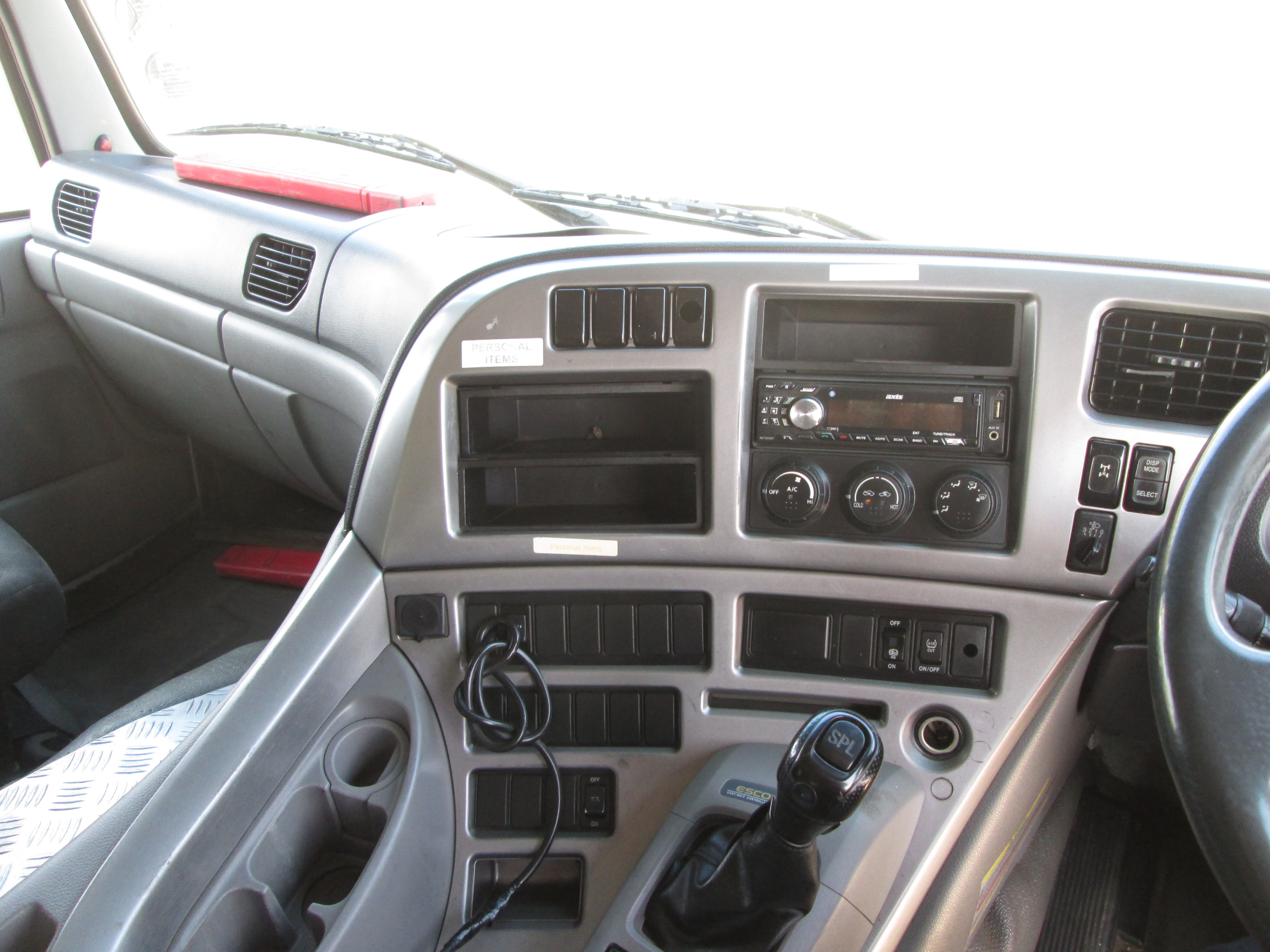 2018 UD QUON GW26-450 TRUCK TRACTOR 313060KM - Image 13