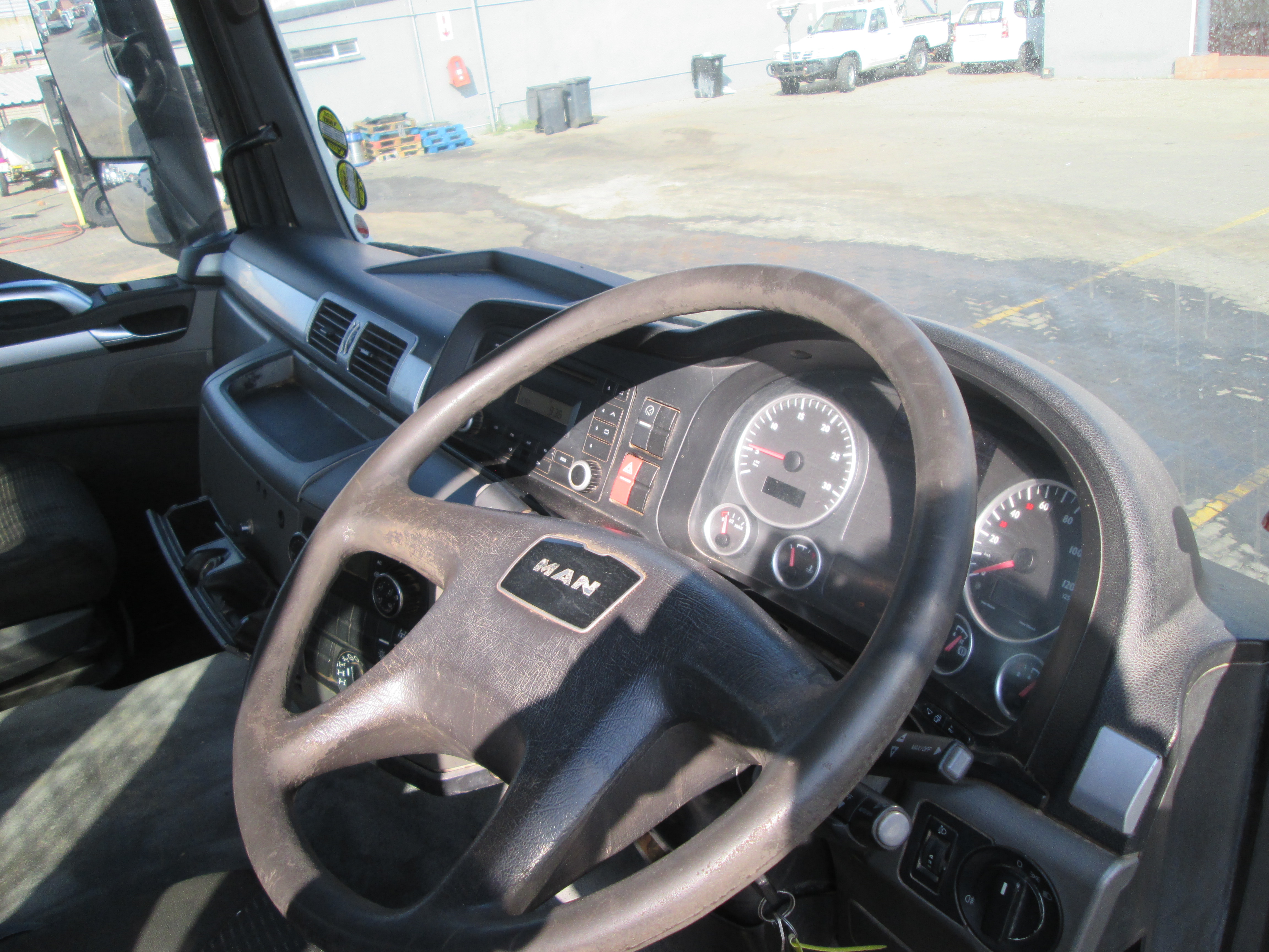 2018 MAN TGS33.360 6X6 12 TON DROPSIDE BODY WITH  BONFIGLIOLI P30500XL 163909KM - Image 13