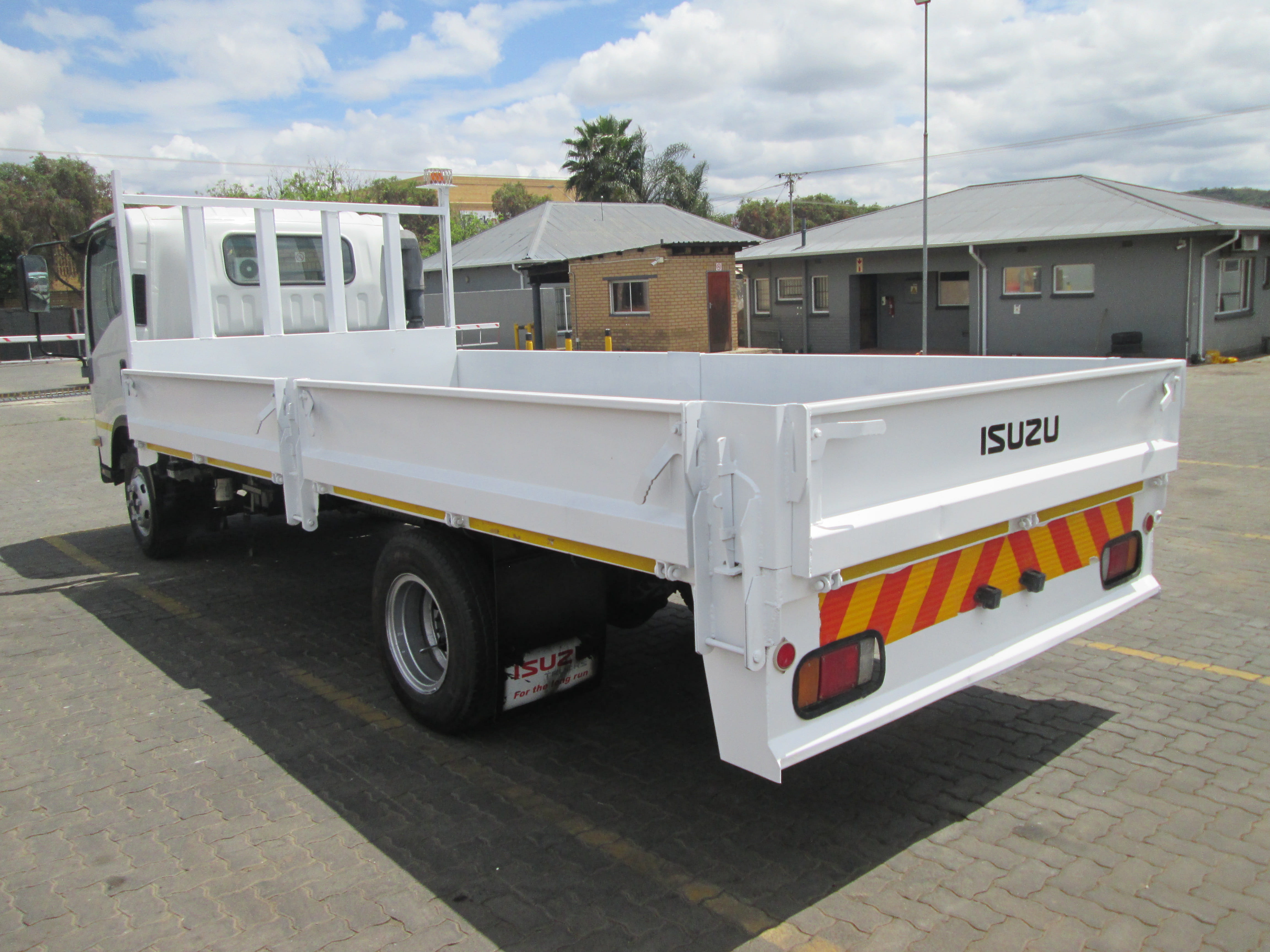 2012 ISUZU NPR400 4TON DROPSIDE BODY TRUCK 98064KM - Image 5