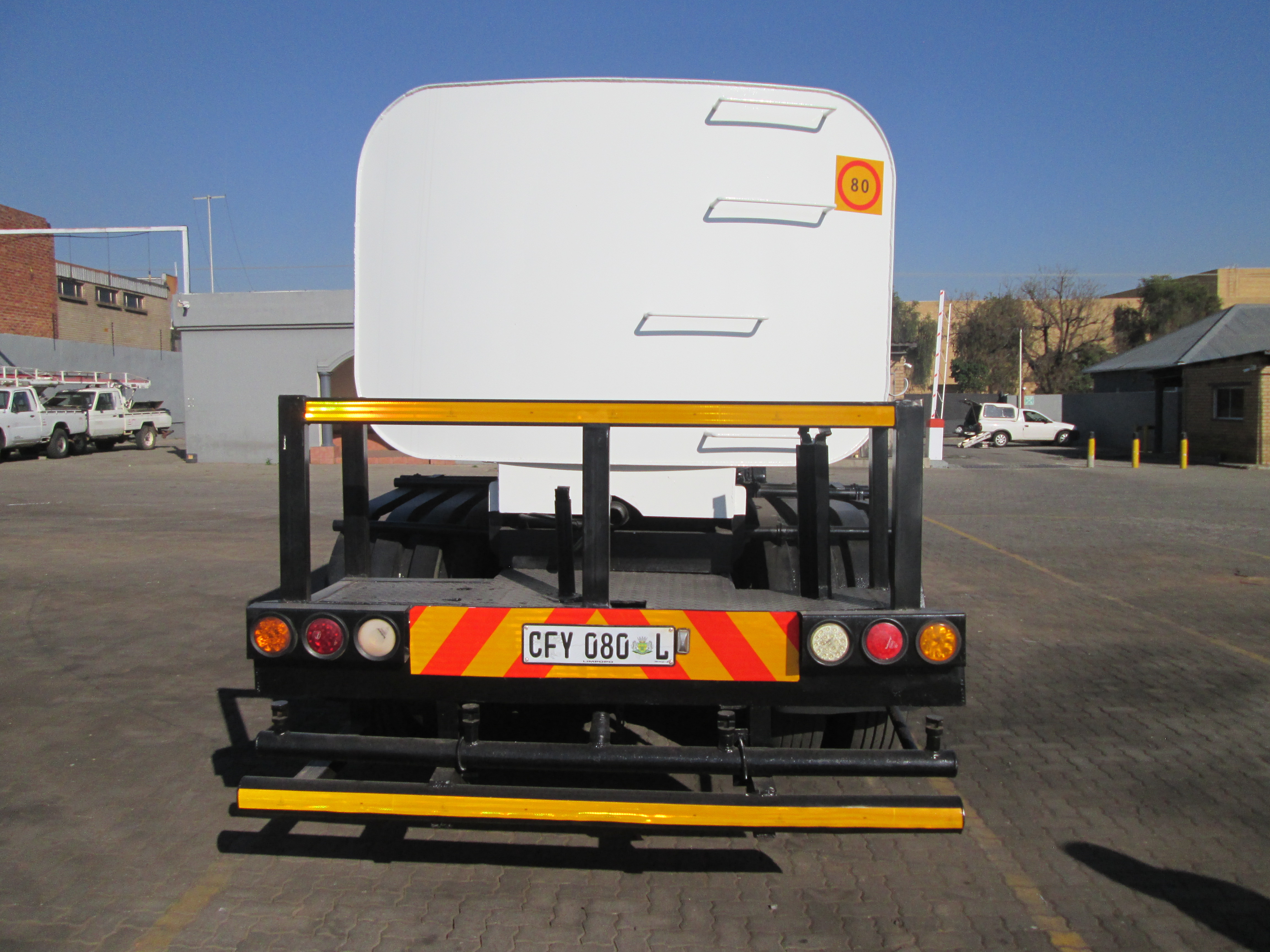 2011 ISUZU FVZ1400 16000L WATER TANKER 453822KM - Image 6