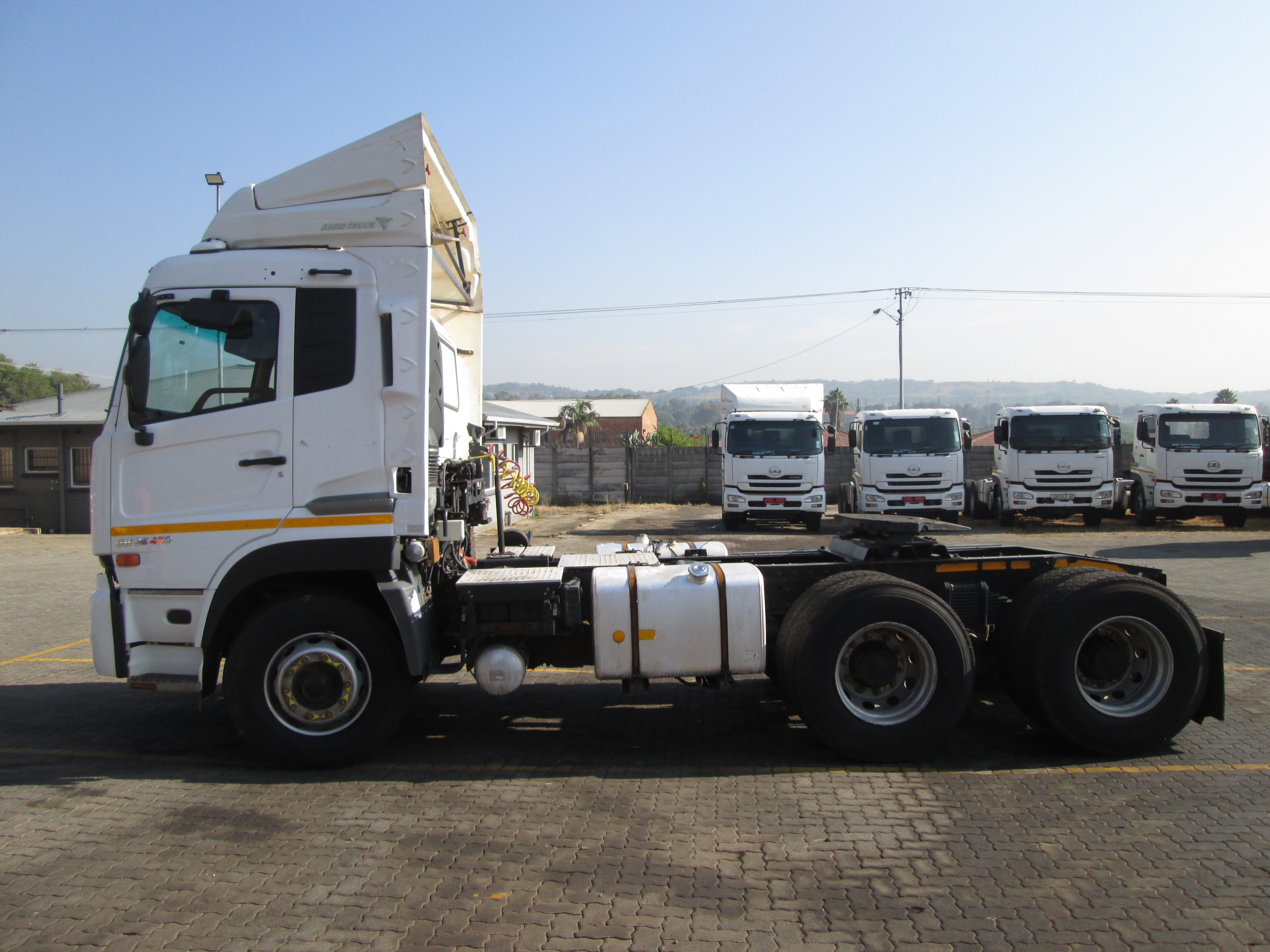 2018 UD QUON GW26-450 TRUCK TRACTOR 313060KM - Image 4