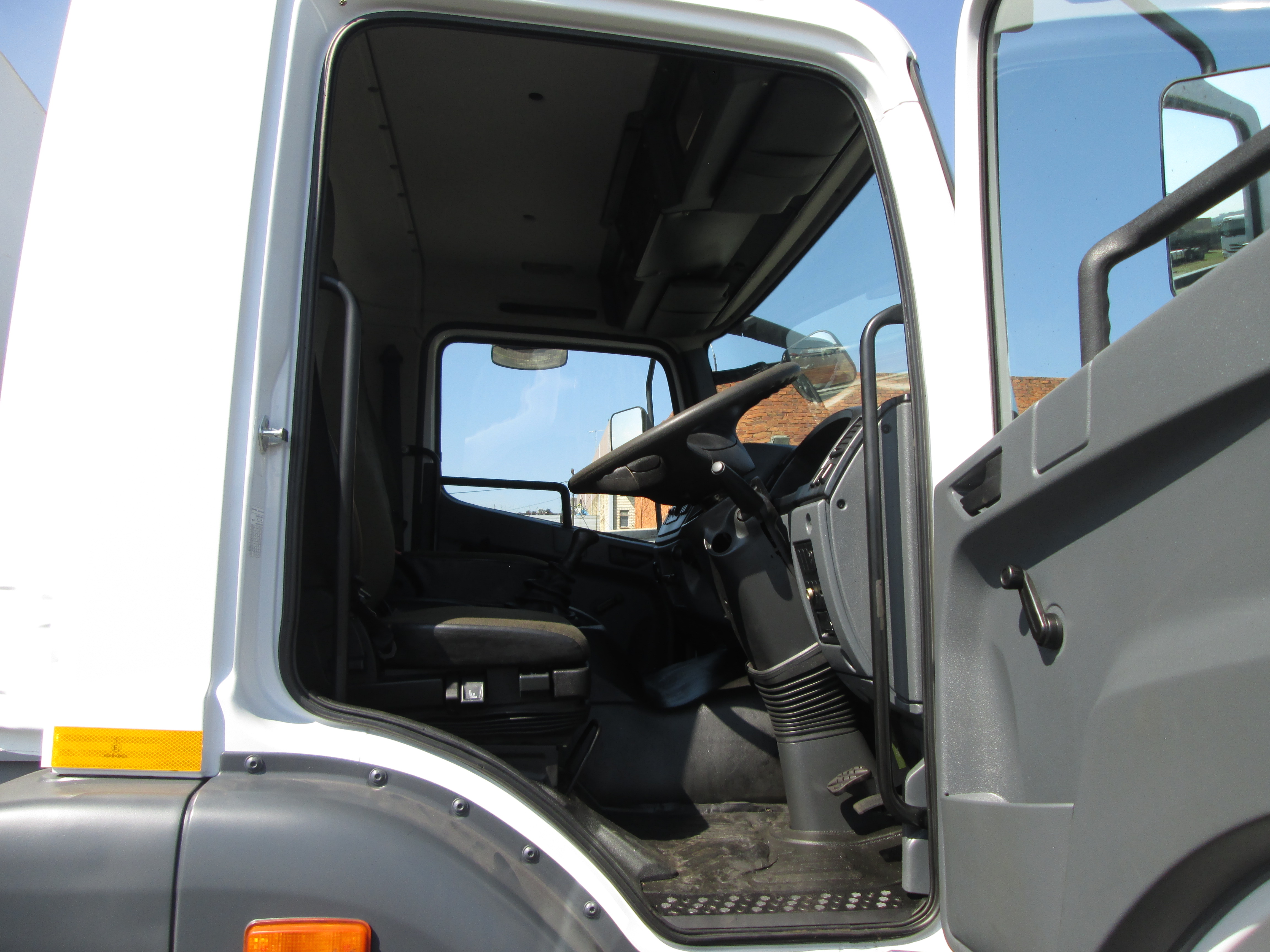 2018 FUSO FJ16-230 13CUBE COMPACTOR - Image 13
