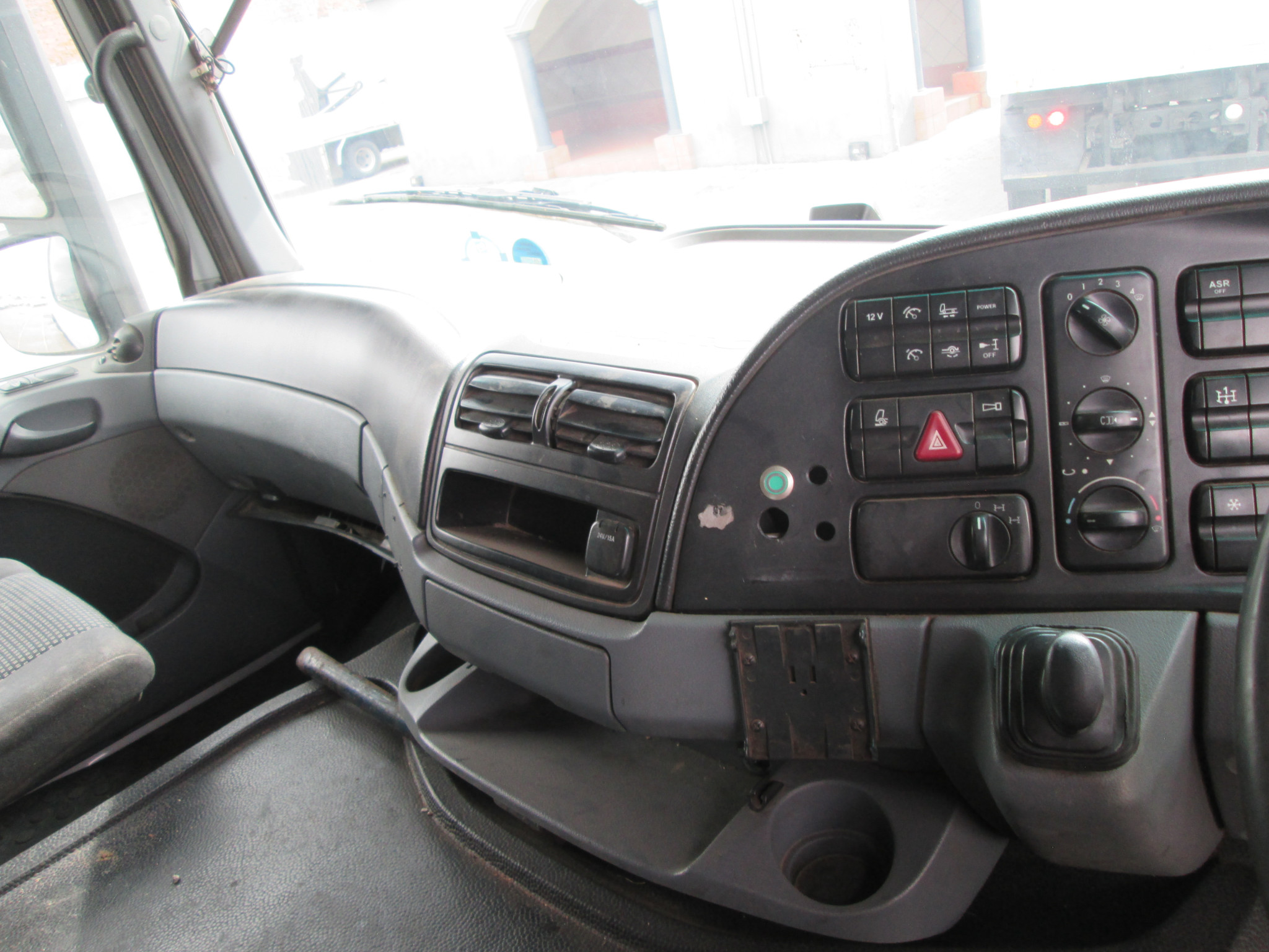 2012 MERCEDES BENZ 3344 TRUCK TRACTOR WITH PK 15500 CRANE - Image 13