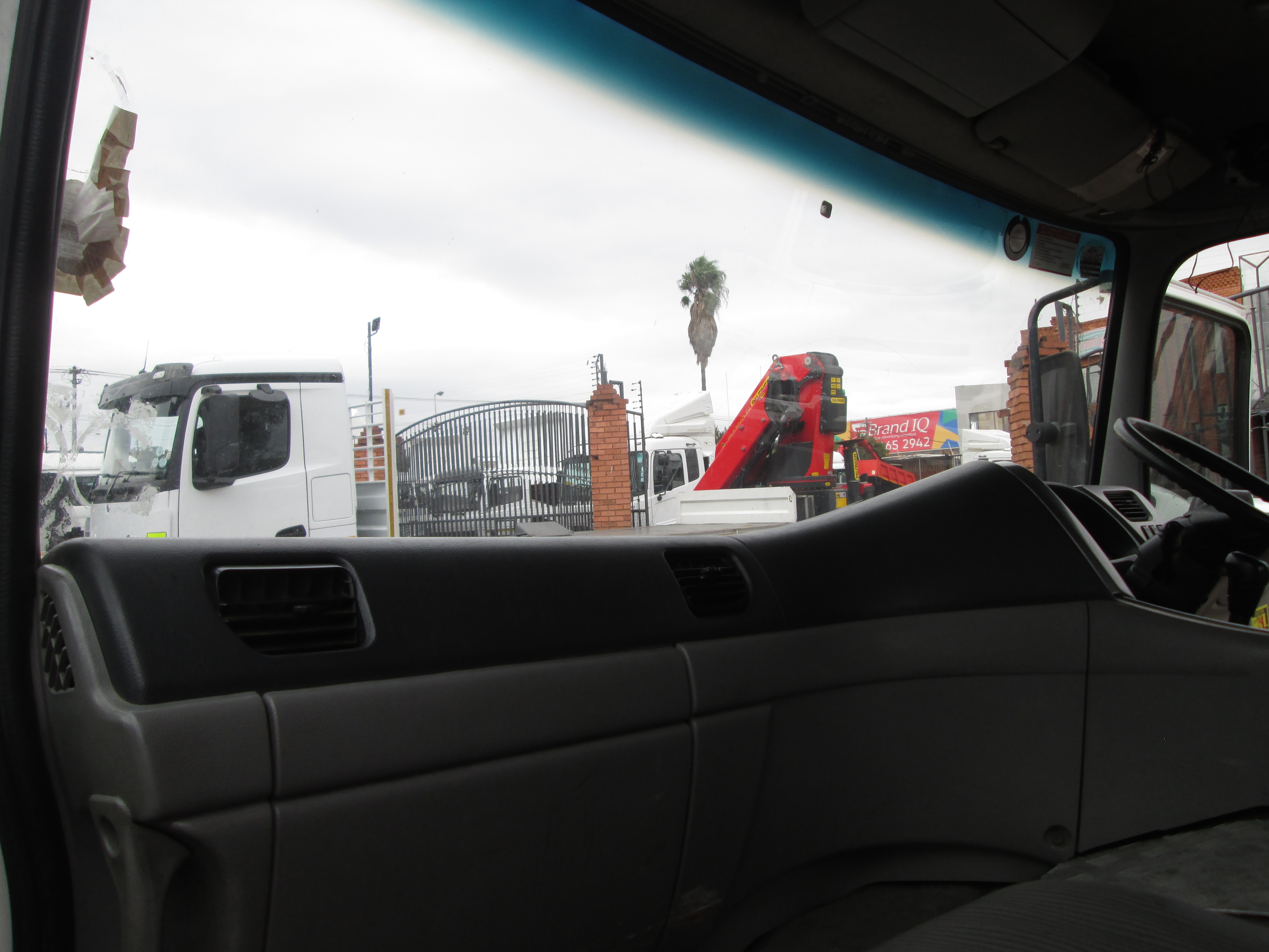 2015 UD QUON GW26-450 TRUCK TRACTOR 265967KM - Image 15