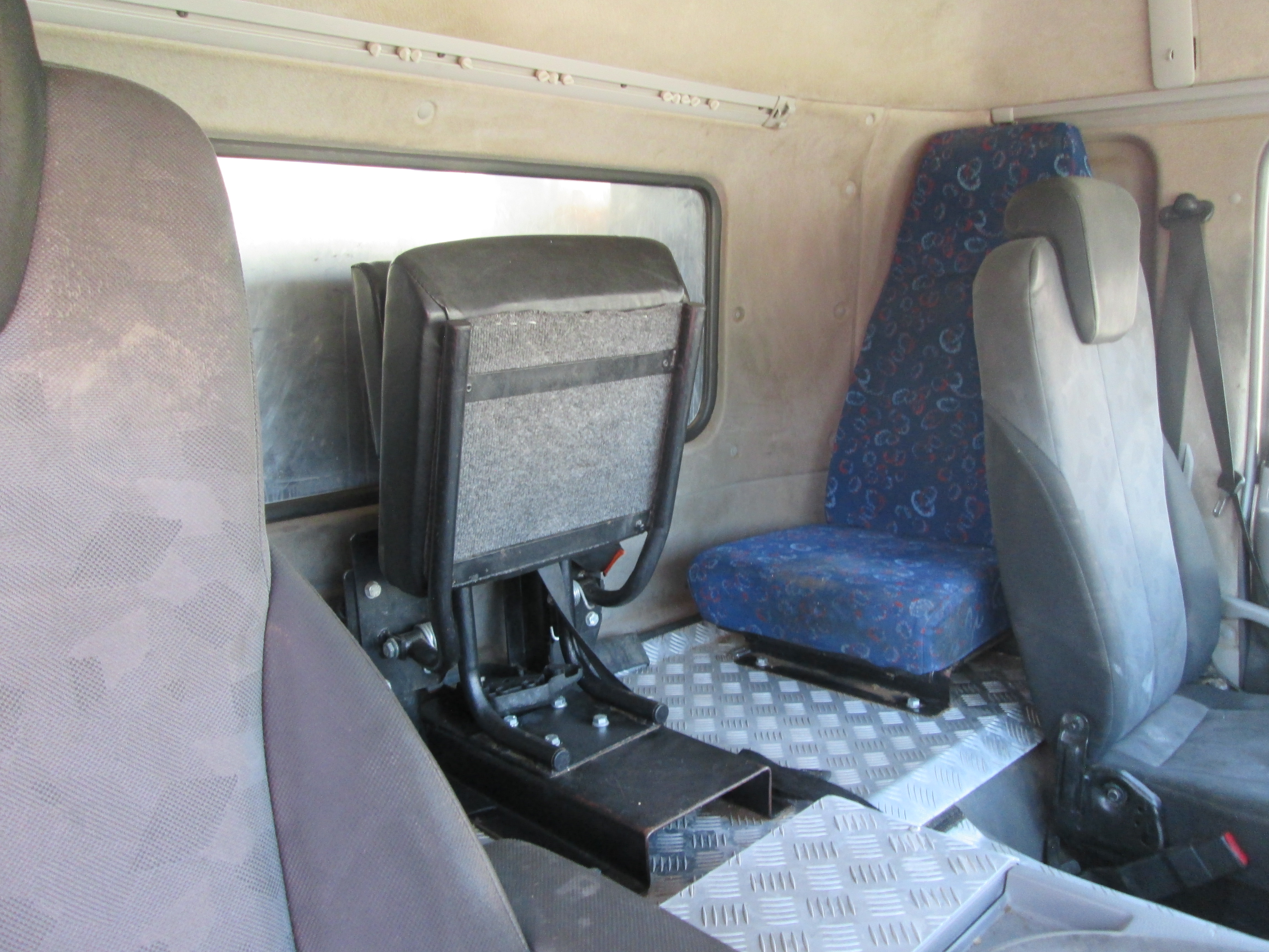 2019 UD QUON GW26-450 TRUCK TRACTOR 217418KM - Image 11