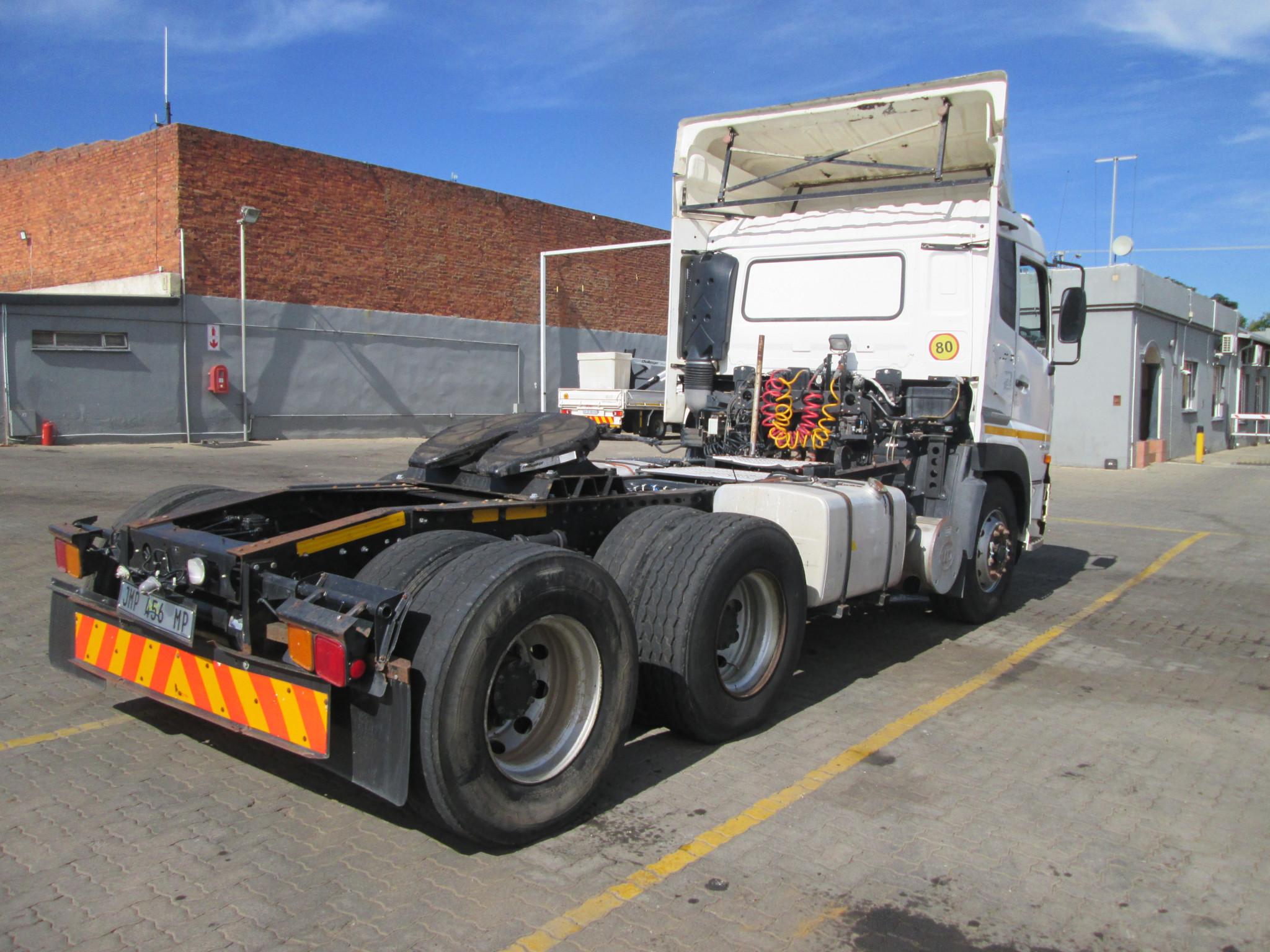 2018 UD QUON GW26-450 TRUCK TRACTOR 304005KM - Image 7