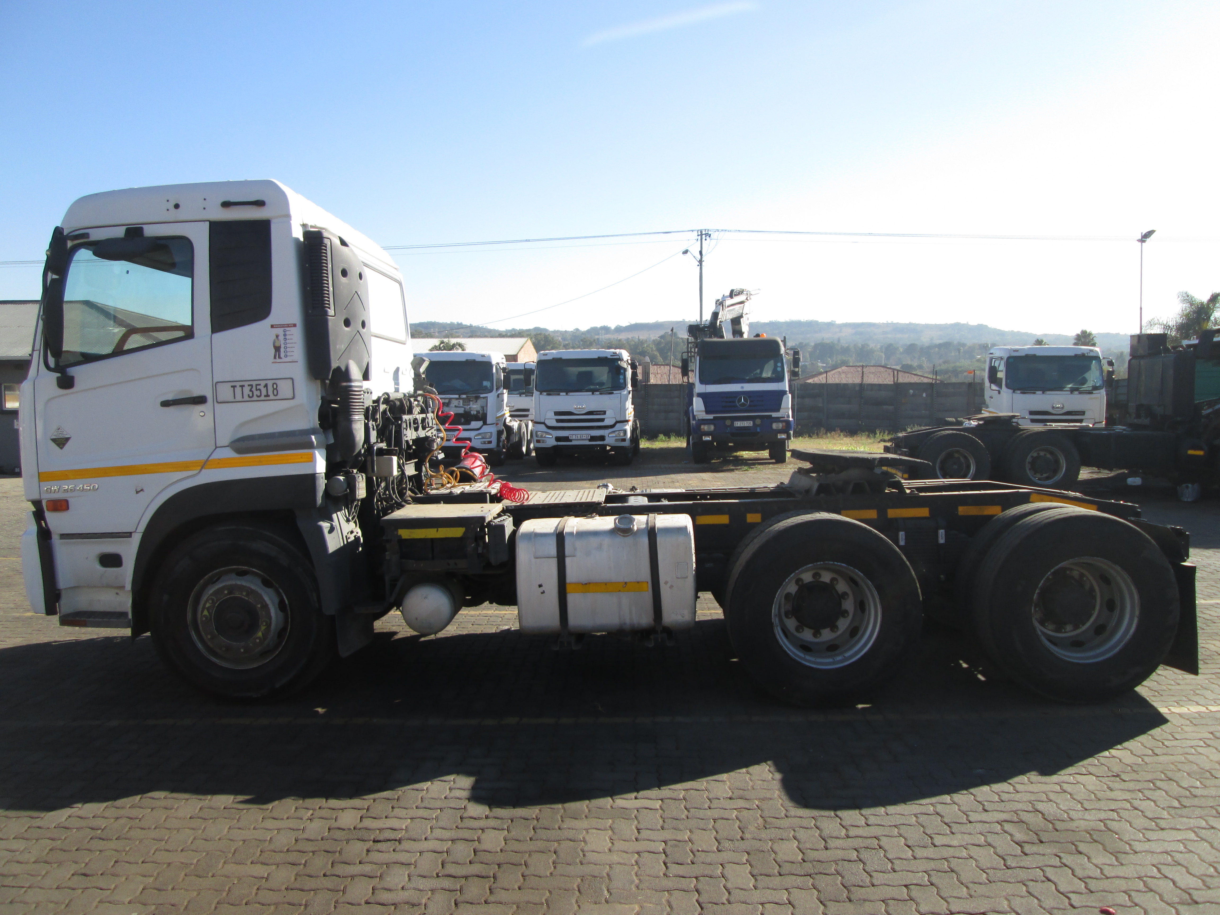 2019 UD QUON GW26-450 TRUCK TRACTOR 303139KM - Image 4