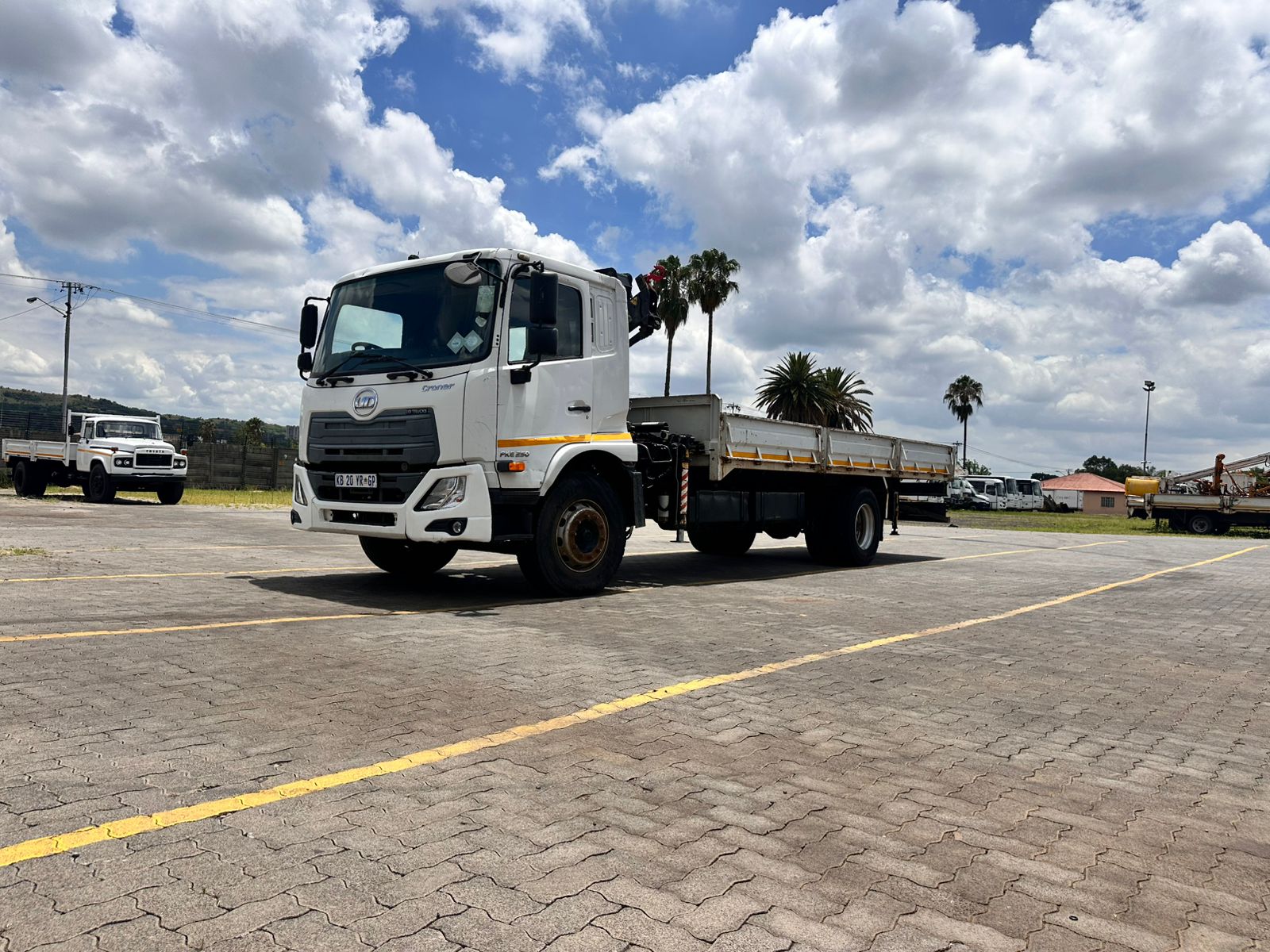 2012 UD PKE250 CRONER 8TON DROPSIDE WITH HIAB X CL 8-1 - Image 3