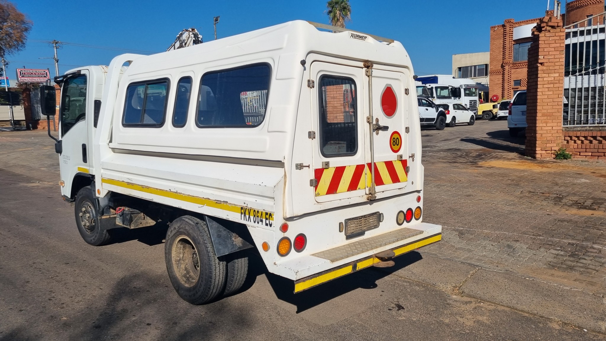 2010 ISUZU NMR250 WITH CANOPY  - Image 5