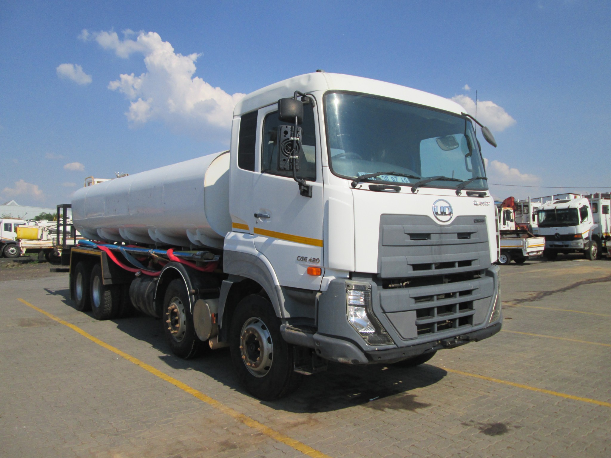 2019 UD QUESTER CGE420 TWINSTEER 18000L WATER TANKER - Image 1