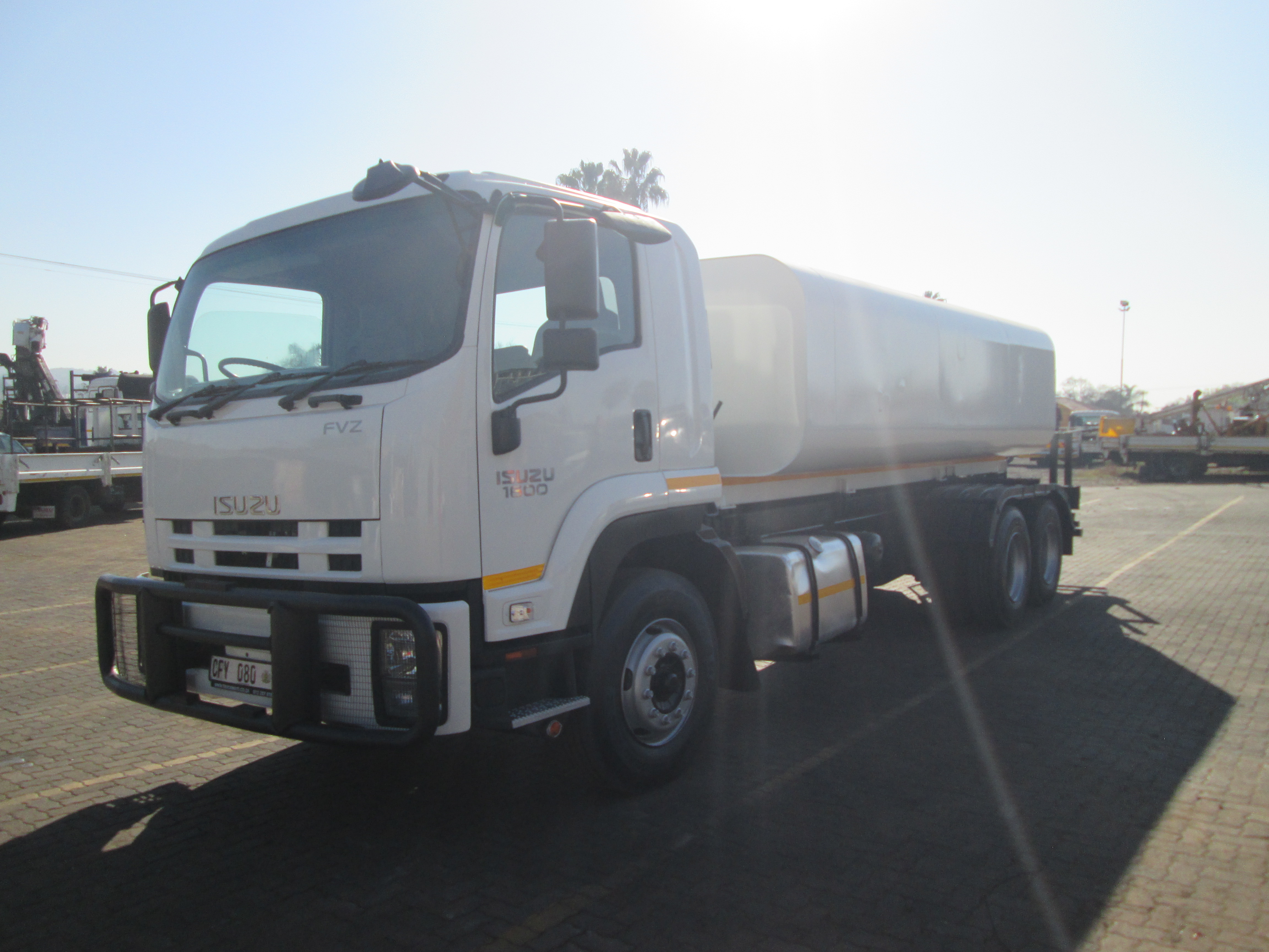 2011 ISUZU FVZ1400 16000L WATER TANKER 453822KM - Image 3