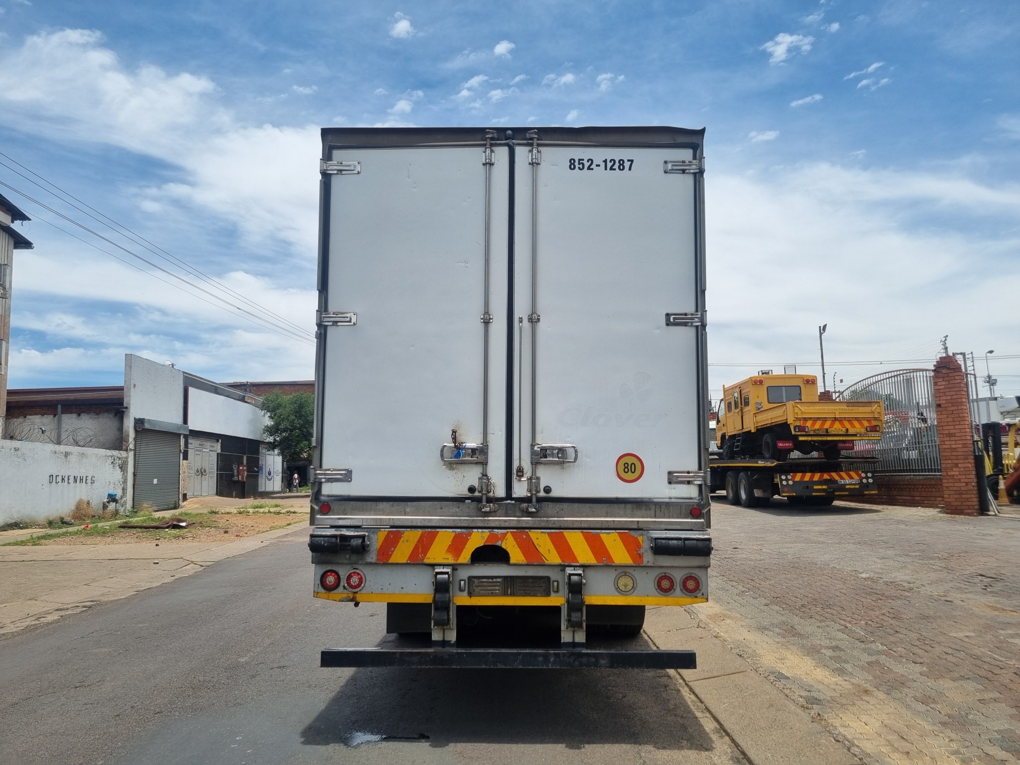 2013 UD330 14TON TRUCK WITH THERMO KING FRIDGE UNIT - Image 6