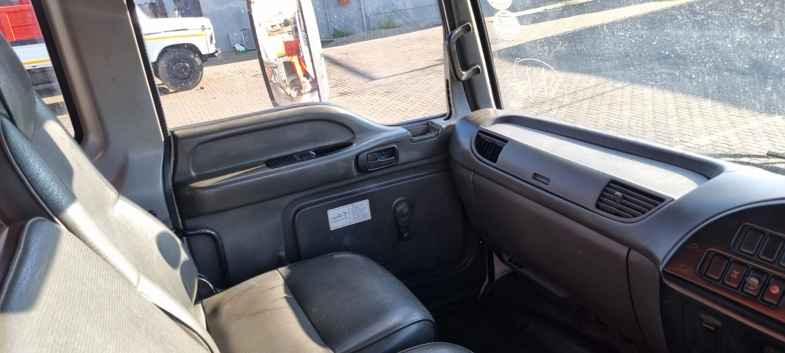 2003 ISUZU FVZ1400 14TON DROPSIDE WITH PALFINGER PK 18080 CRANE  - Image 5