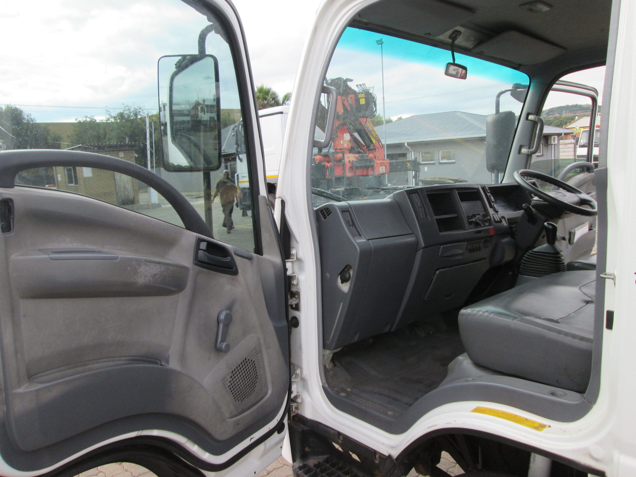 2010 ISUZU NMR250 WITH CANOPY  - Image 8