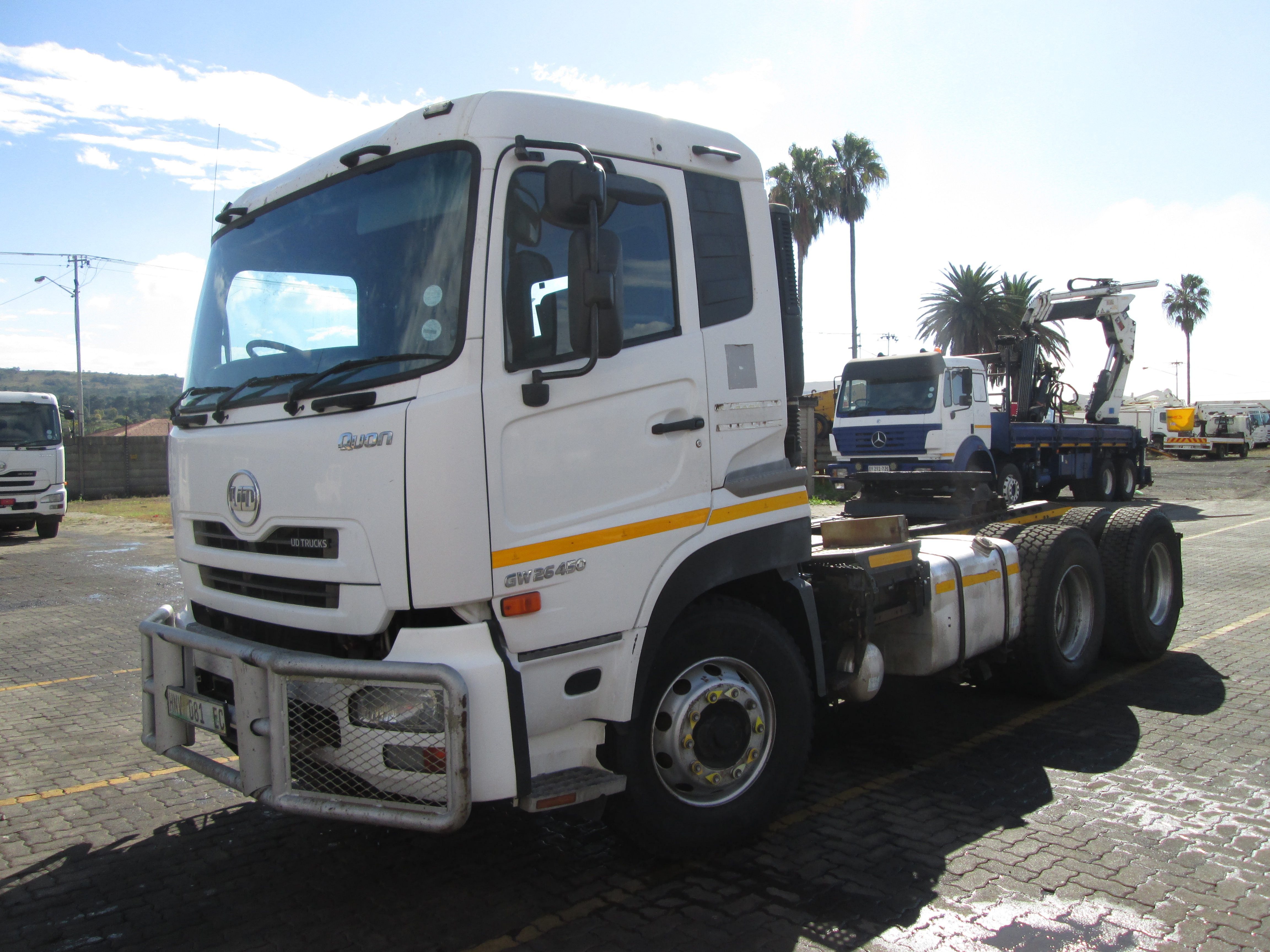 2015 UD QUON GW26-450 TRUCK TRACTOR 294538KM - Image 3
