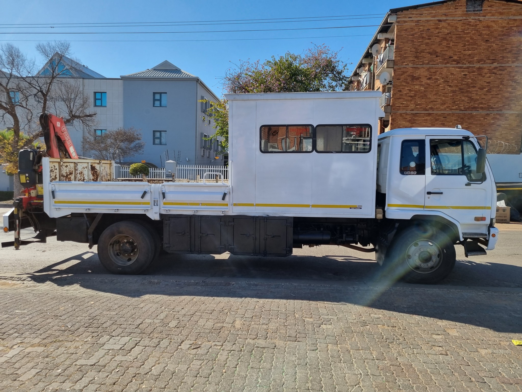 2011 UD TRUCK UD80 8TON DROPSIDE WITH FASSI F65 CRANE & CREWCAB - Image 9