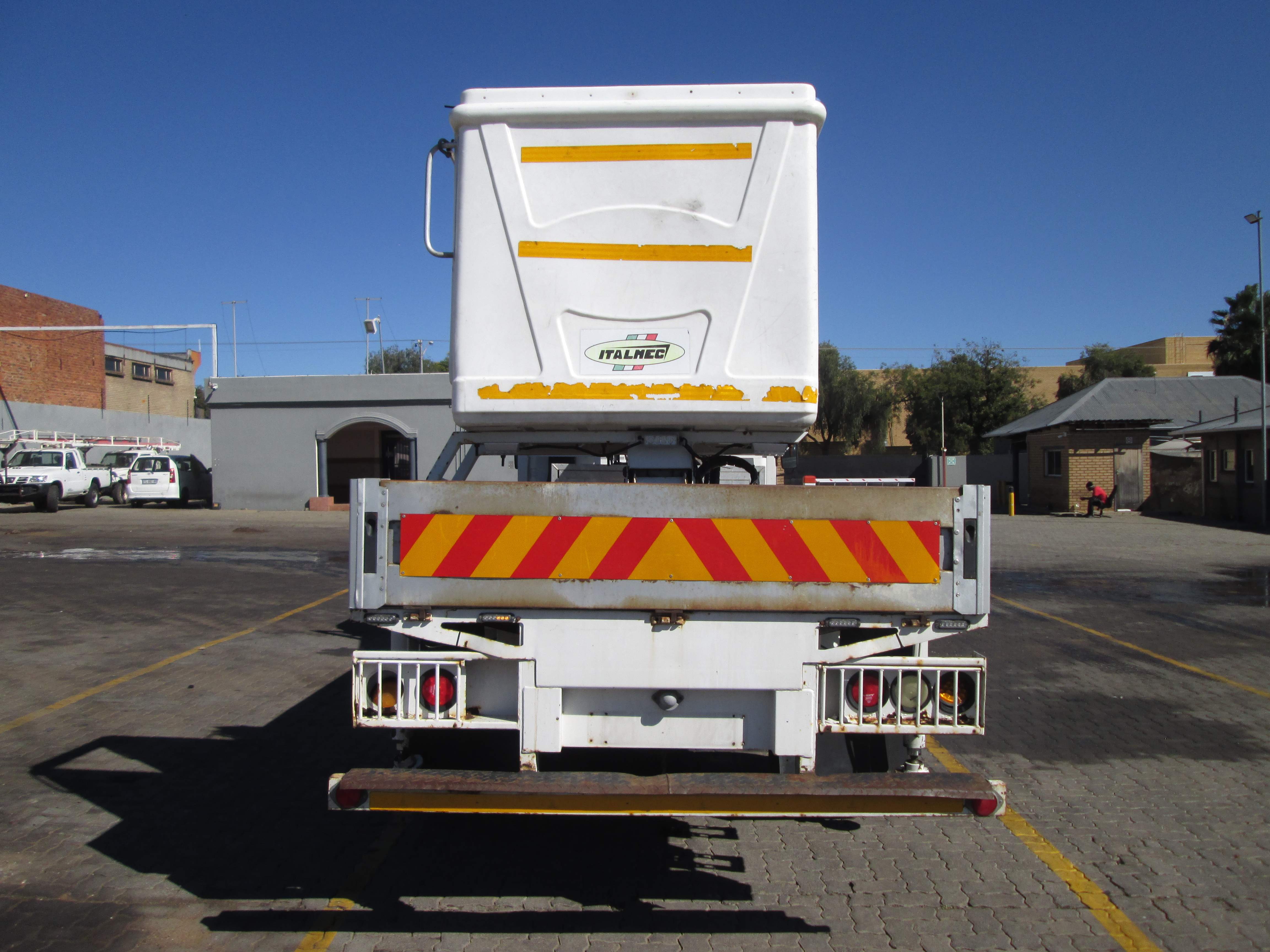 2009 ISUZU FRR500 FRIGHTER 5TON WITH GALILEO ITALMEC 16M REACH CHERRY PICKER - 240169KM - Image 6