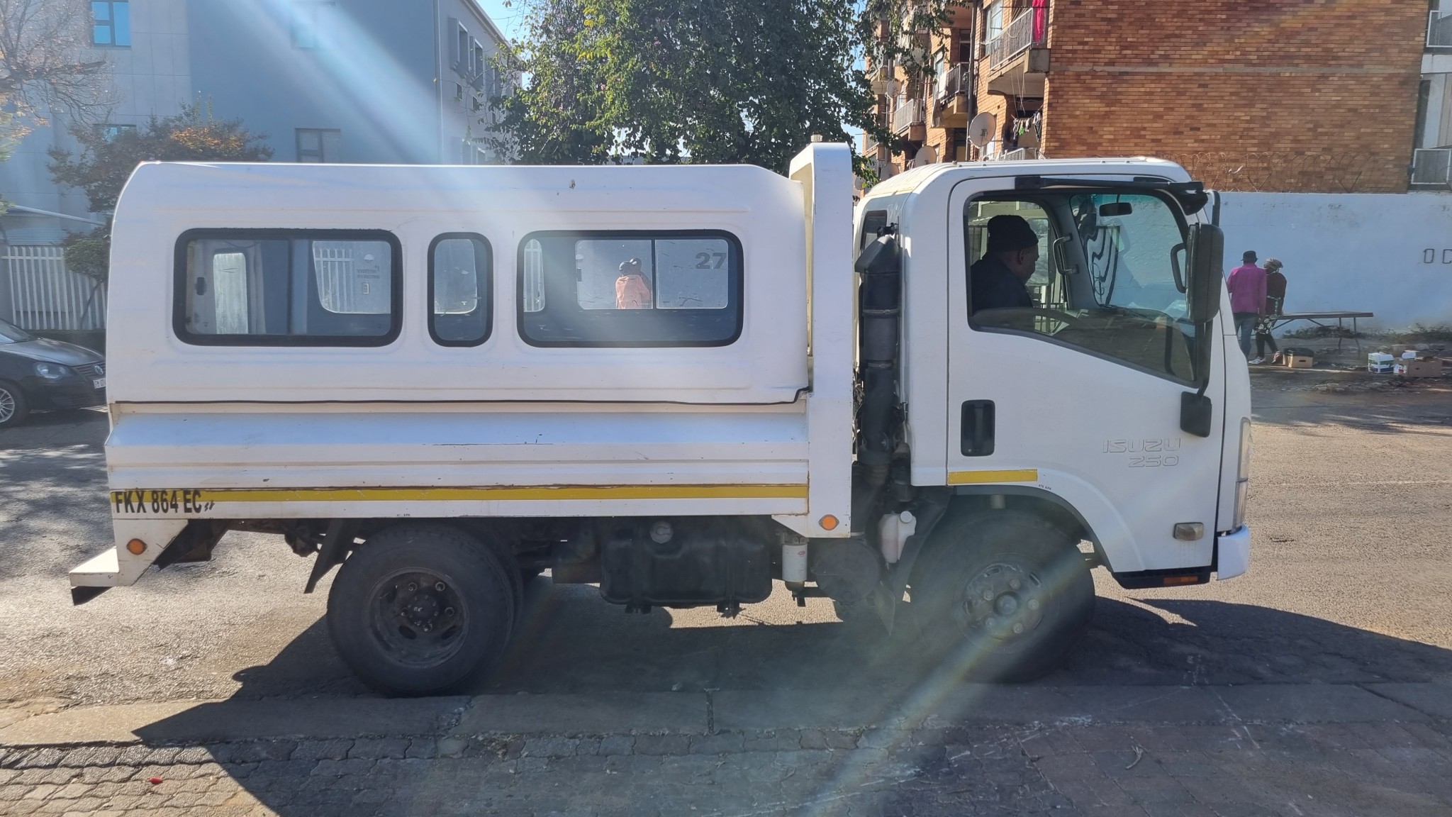 2010 ISUZU NMR250 WITH CANOPY  - Image 8