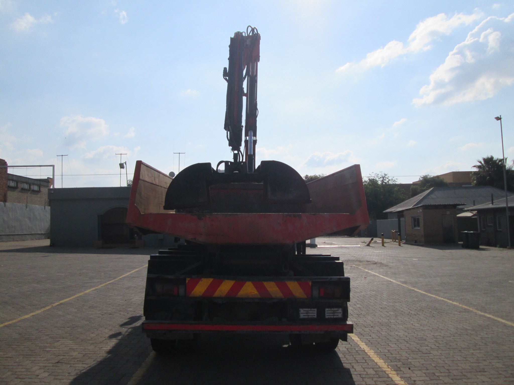 2014 ISUZU FTS 750 4X4 5M³ TIPPER WITH FASSI F95 CRANE & CRAB  - Image 6