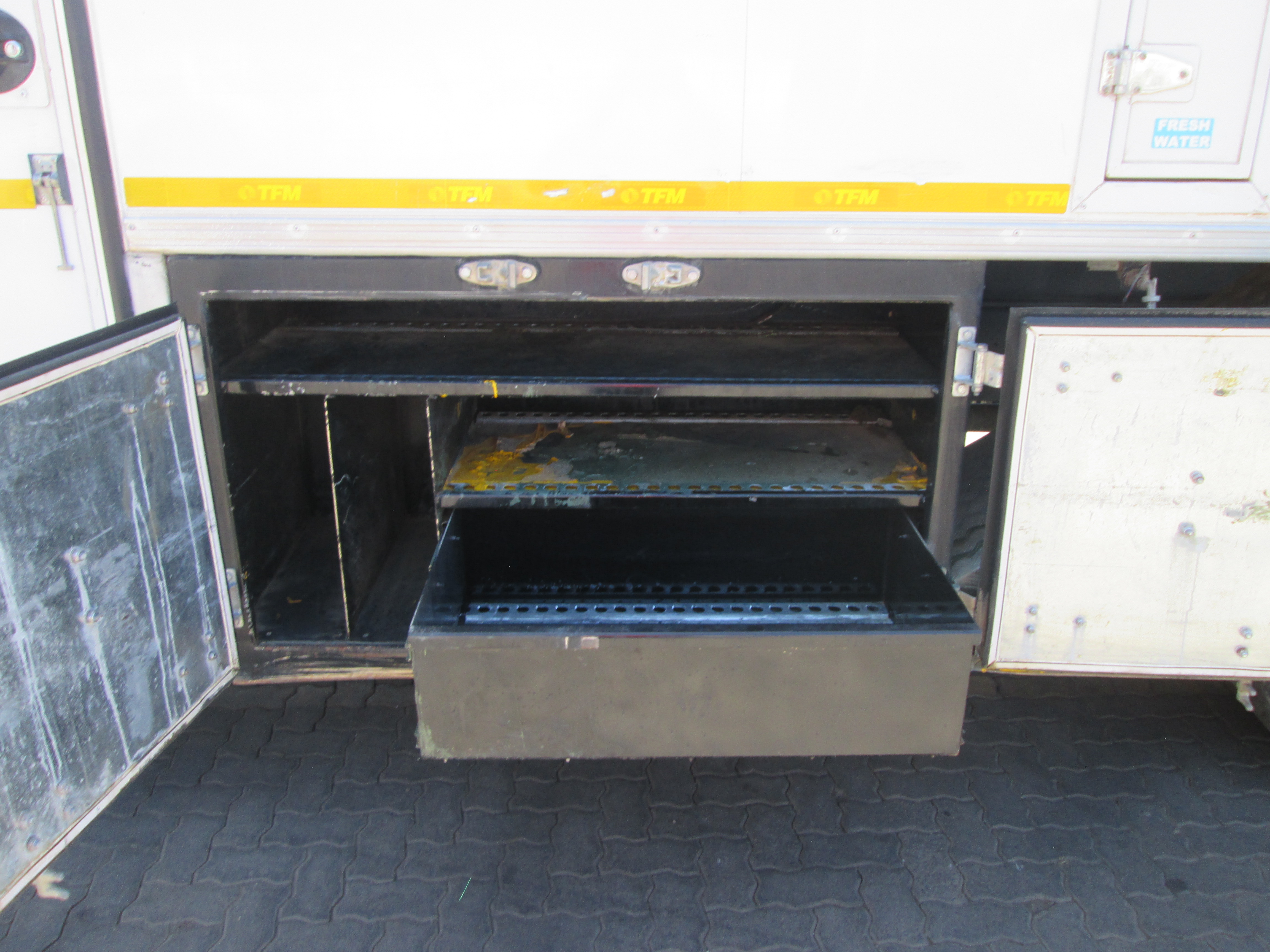 2021 ISUZU FTR850 A SEATER PASSENGER POD FEATURING AN INTEGRATED REAR WORKSTATION, DEDICATED CLIMATE CONTROL, AND EXTERNAL TOOLBOX DRAWERS - 167914KM - Image 12