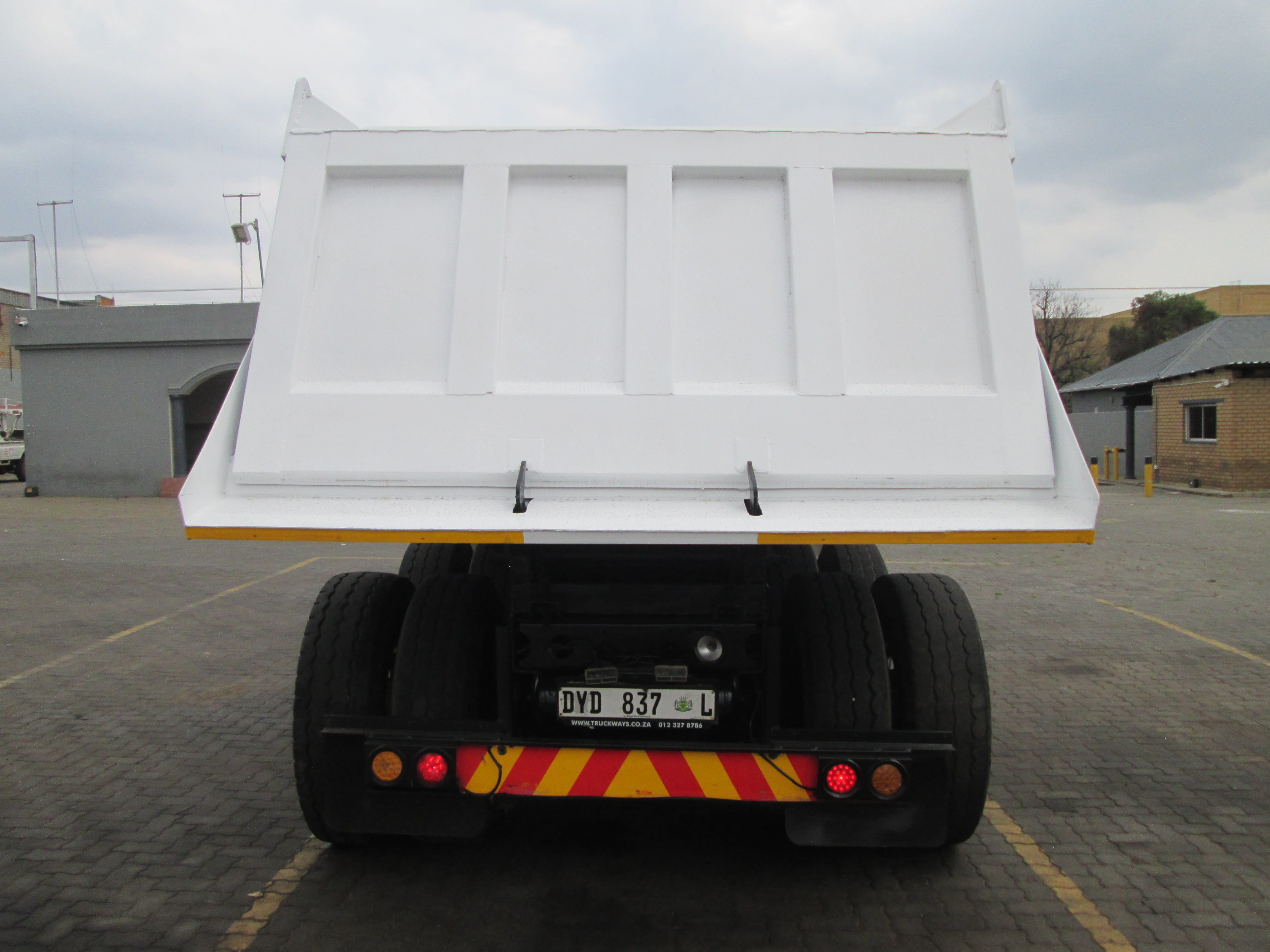 2018 UD QUON GW26-450 10 CUBE TIPPER 366033KM - Image 6