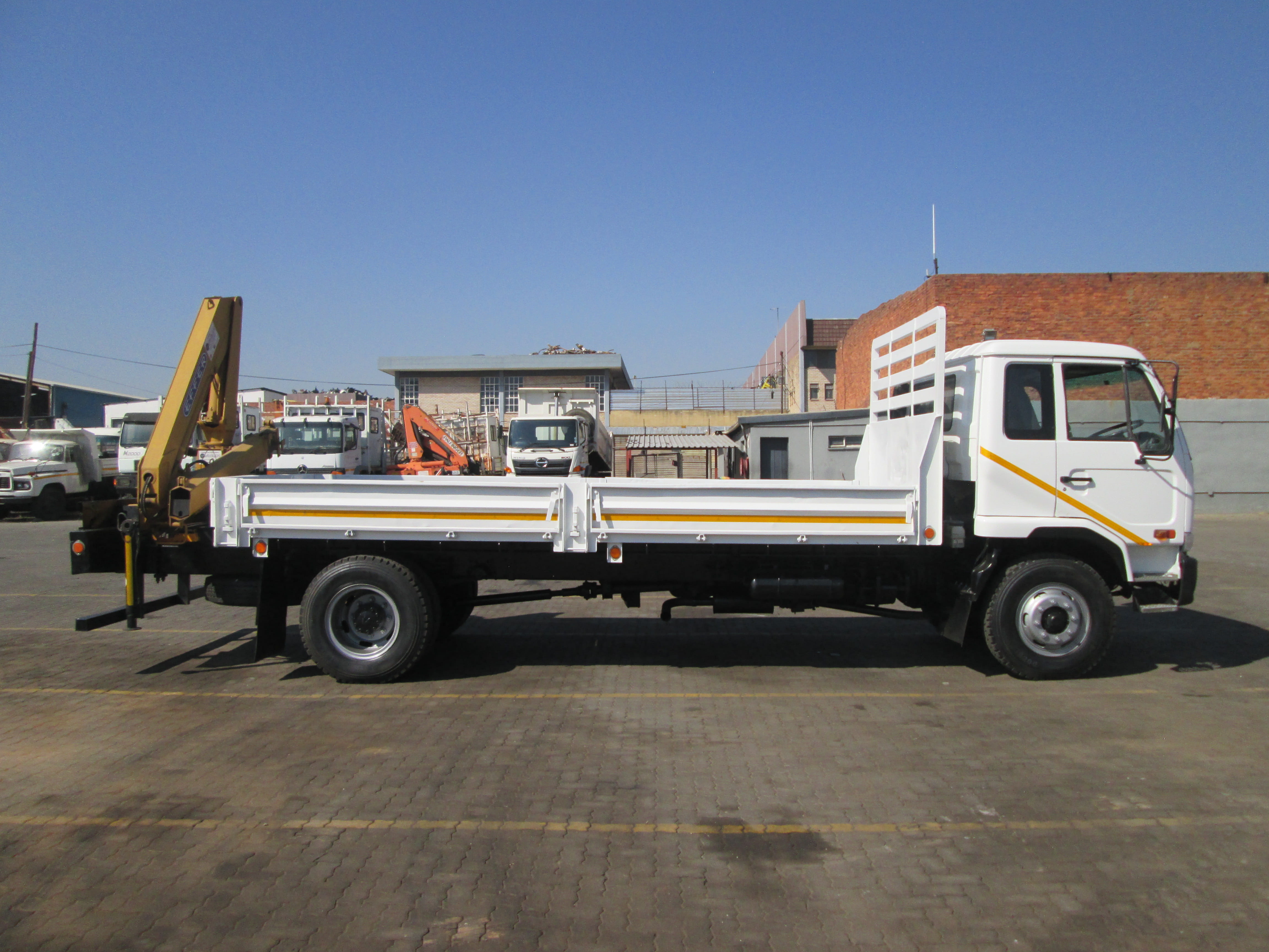 2000 UD80 8TON DROPSIDE WITH EFFER 75 CRANE - 138660KM - Image 7
