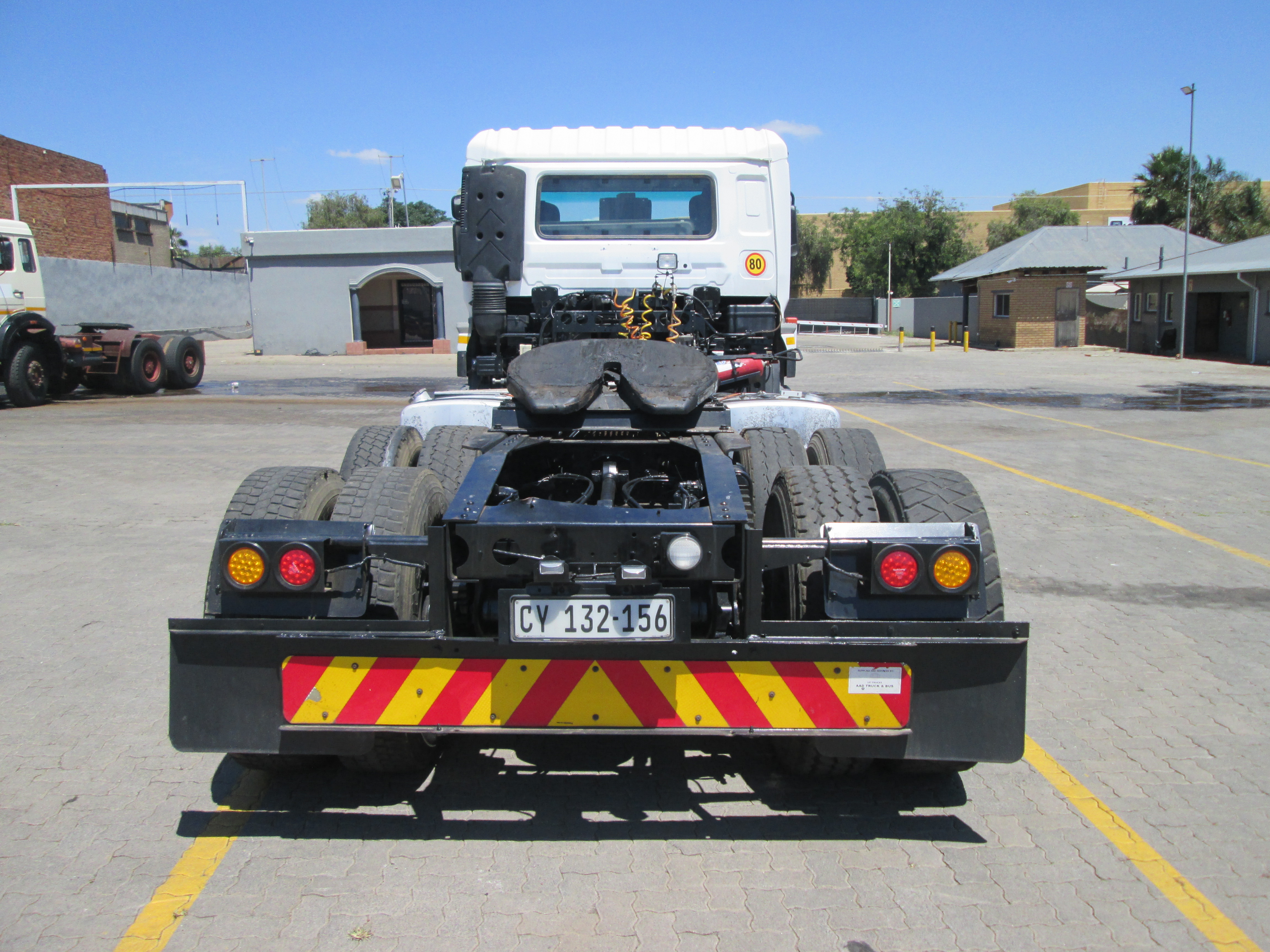 2015 UD QUON GW26-450 TRUCK TRACTOR 275737KM - Image 6