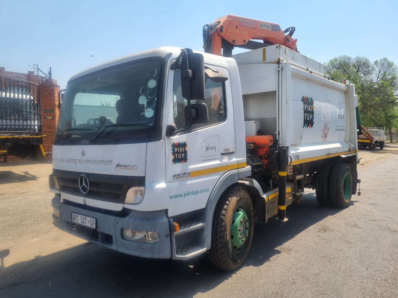 2007 MERCEDES BENZ 1517 COMPACTOR UNIT WITH PK15500 CRANE - Image 8