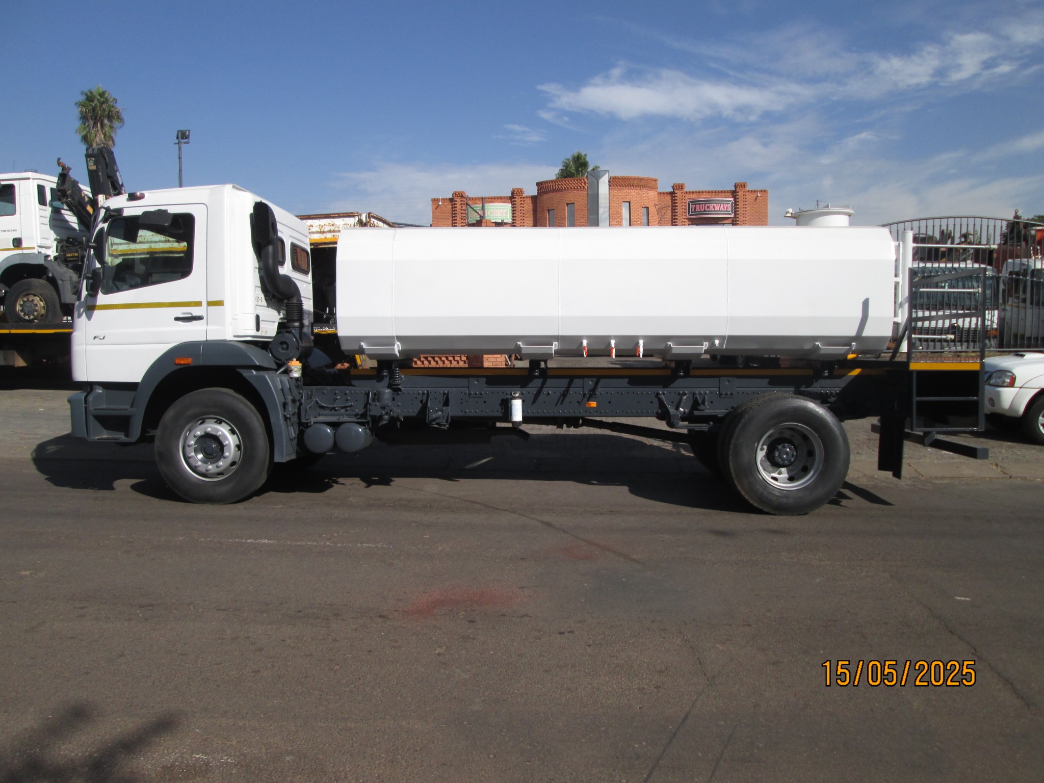 2018 FUSO FJ16-230 7000L WATER TANKER - Image 6