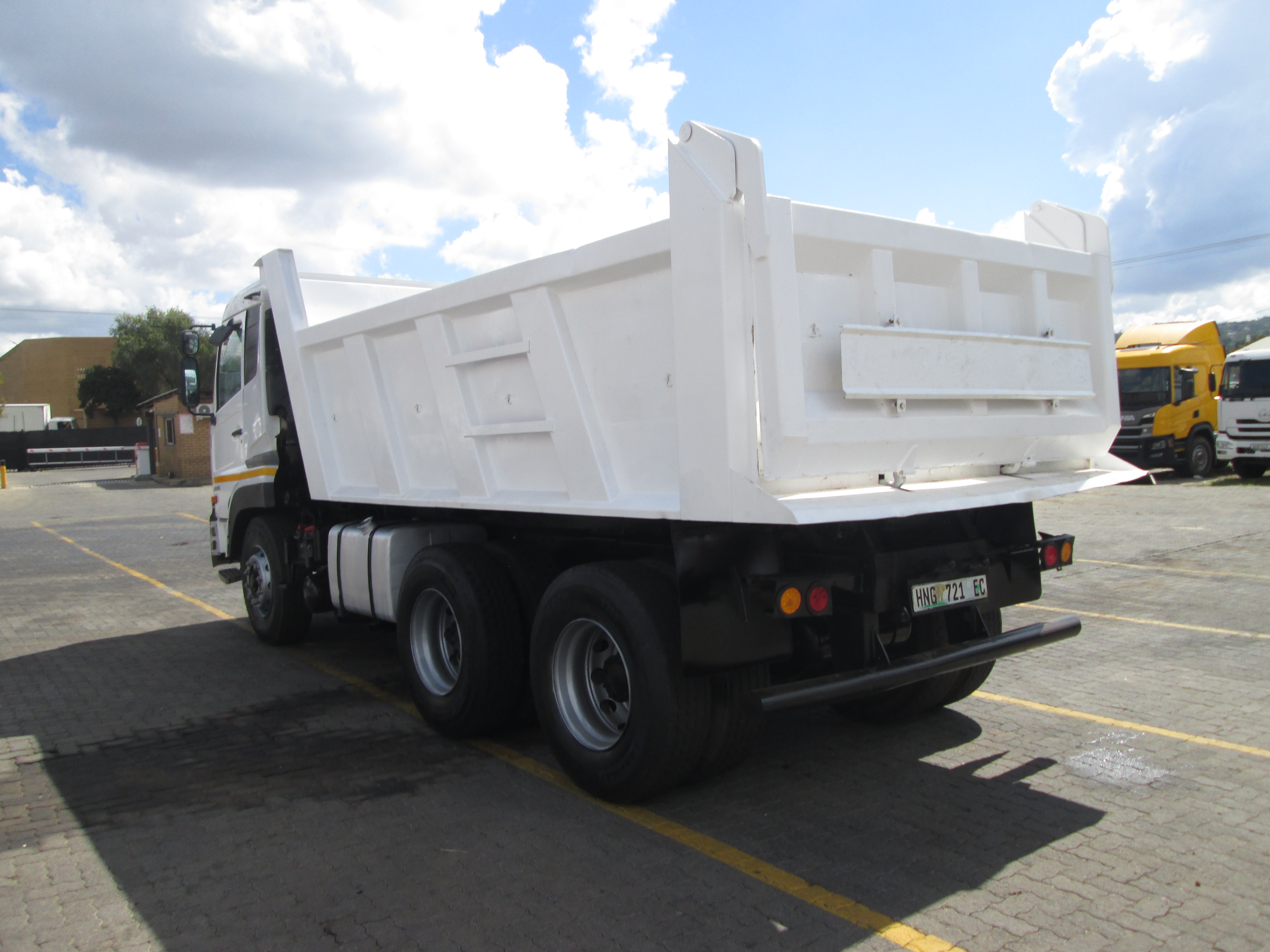 2015 UD QUON GW26-450 10CUBE TIPPER - 125727KM - Image 5