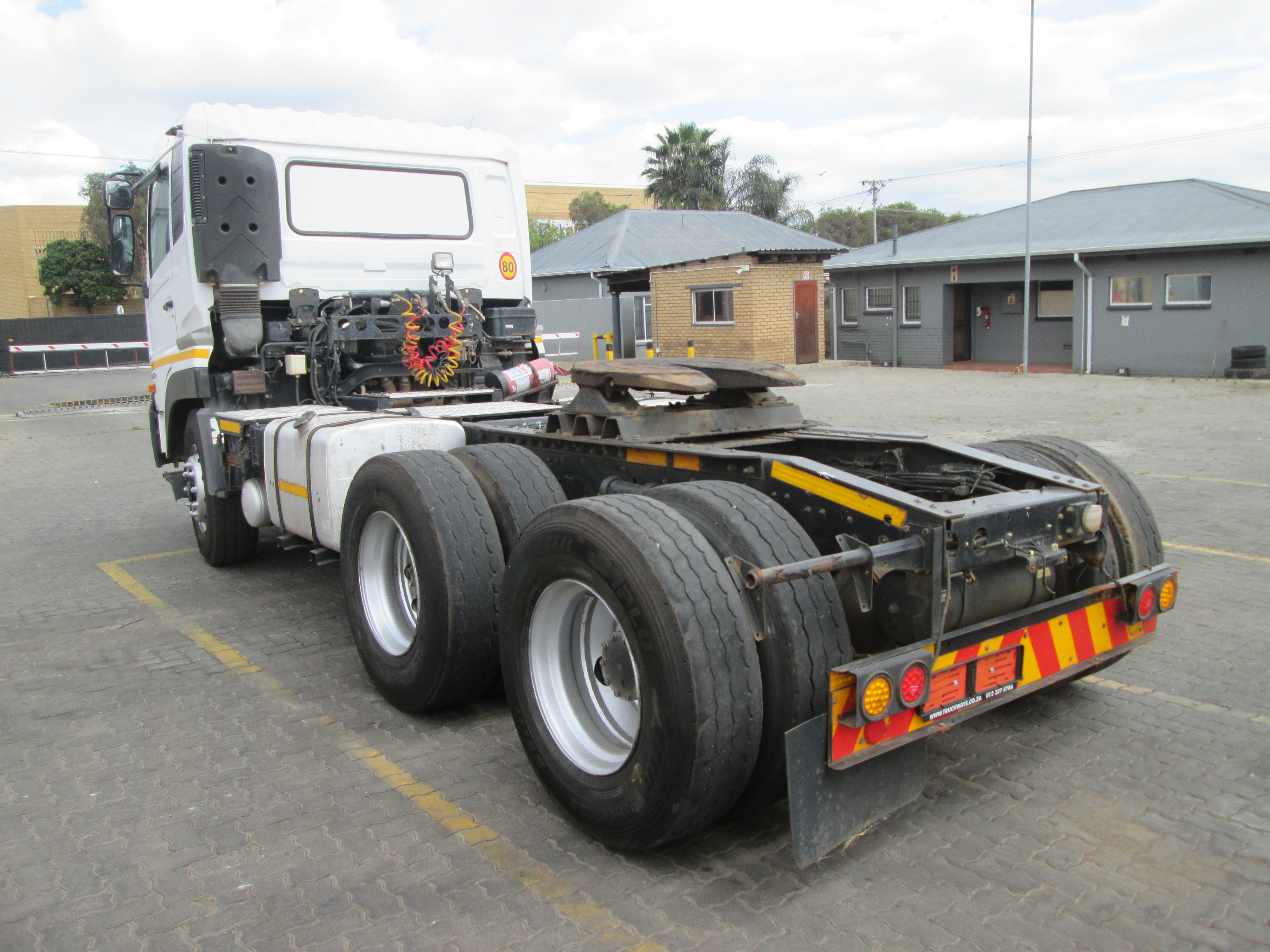 2019 UD QUON GW26-450 TRUCK TRACTOR 190585KM - Image 5