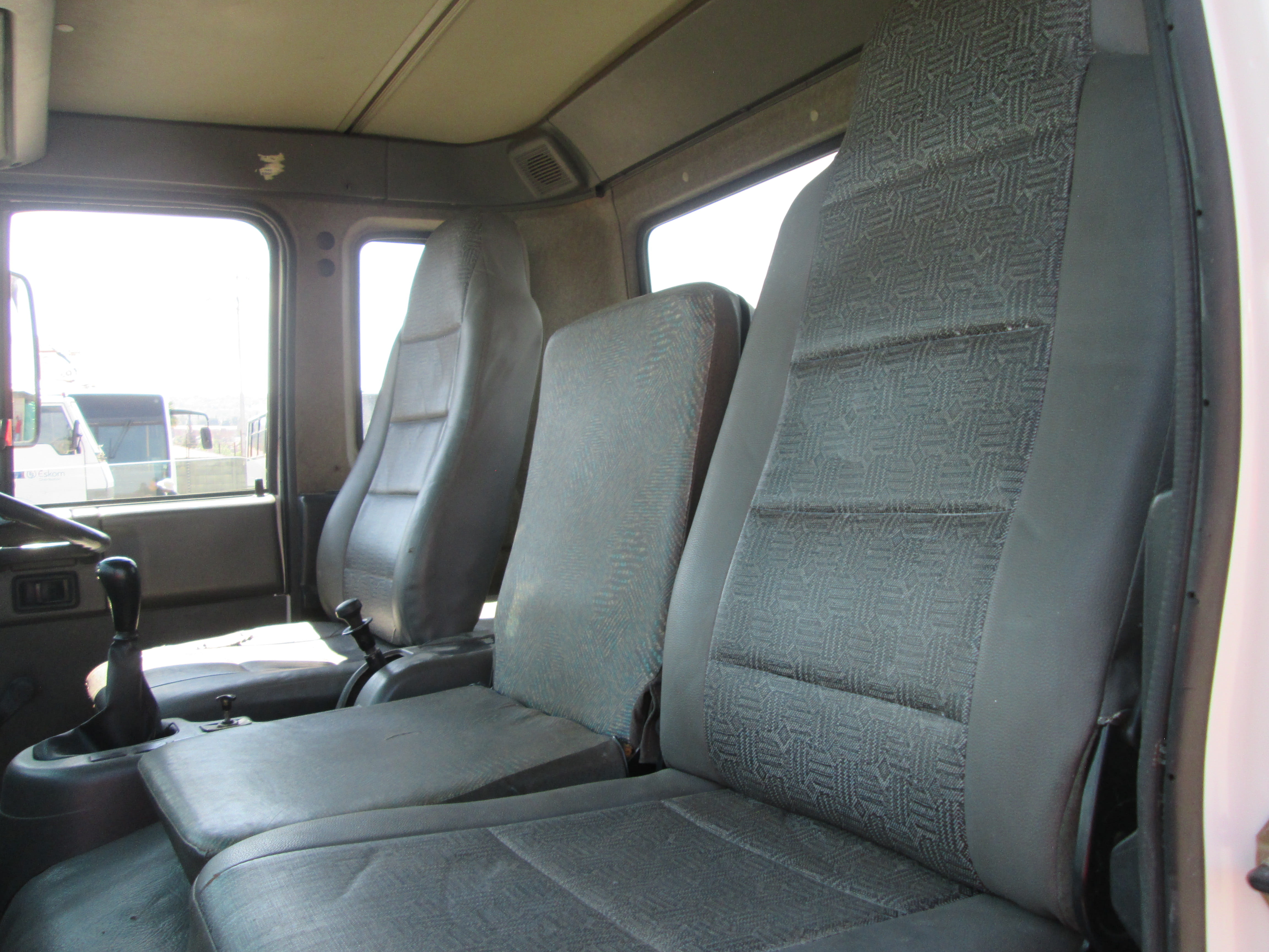2004 UD60 6TON DROPSIDE WITH CAB MOUNT BONFIGLIOLI P,7200L 20039KM - Image 15