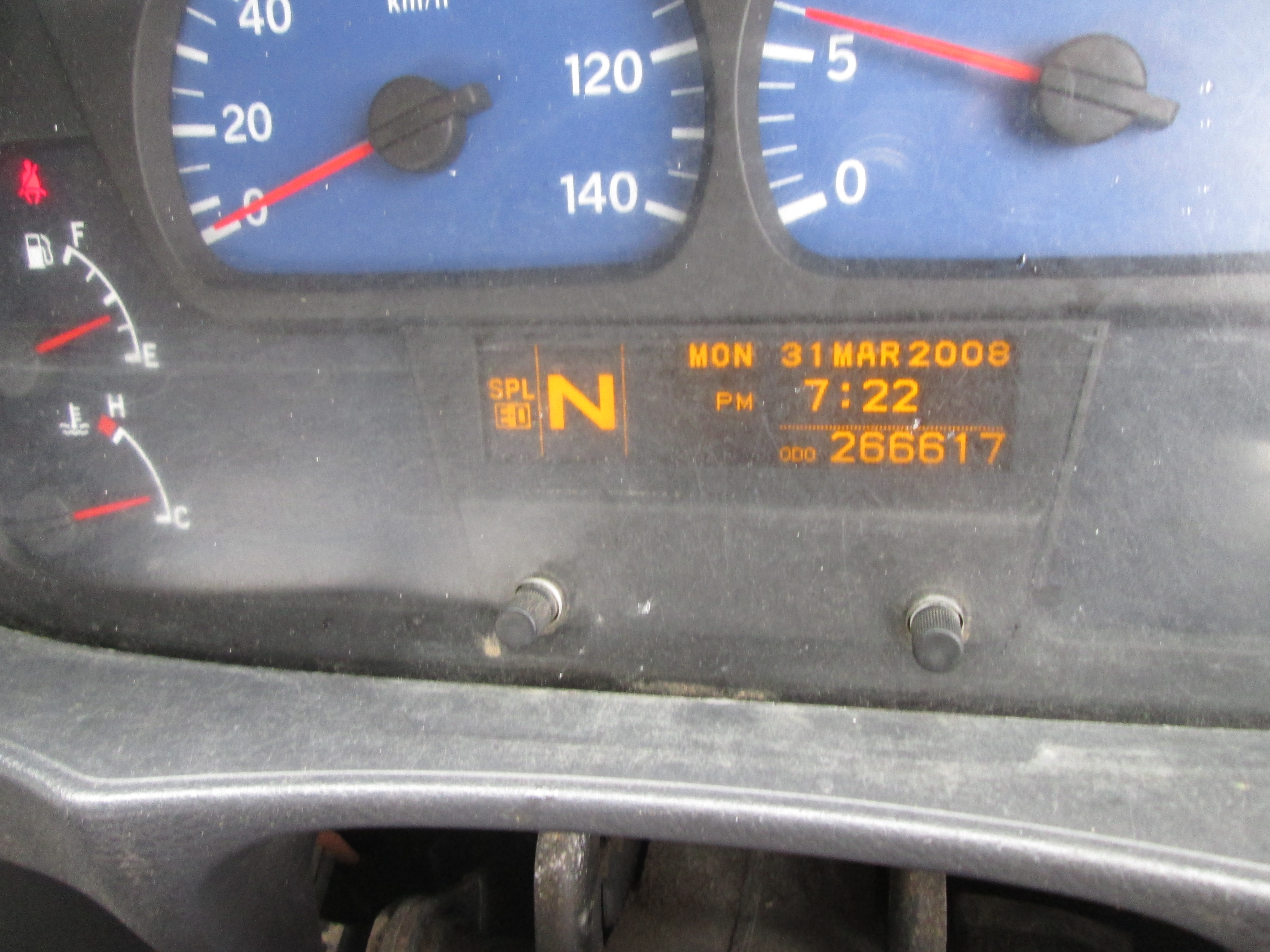 2015 UD QUON GW26-450 TRUCK TRACTOR 265967KM - Image 10