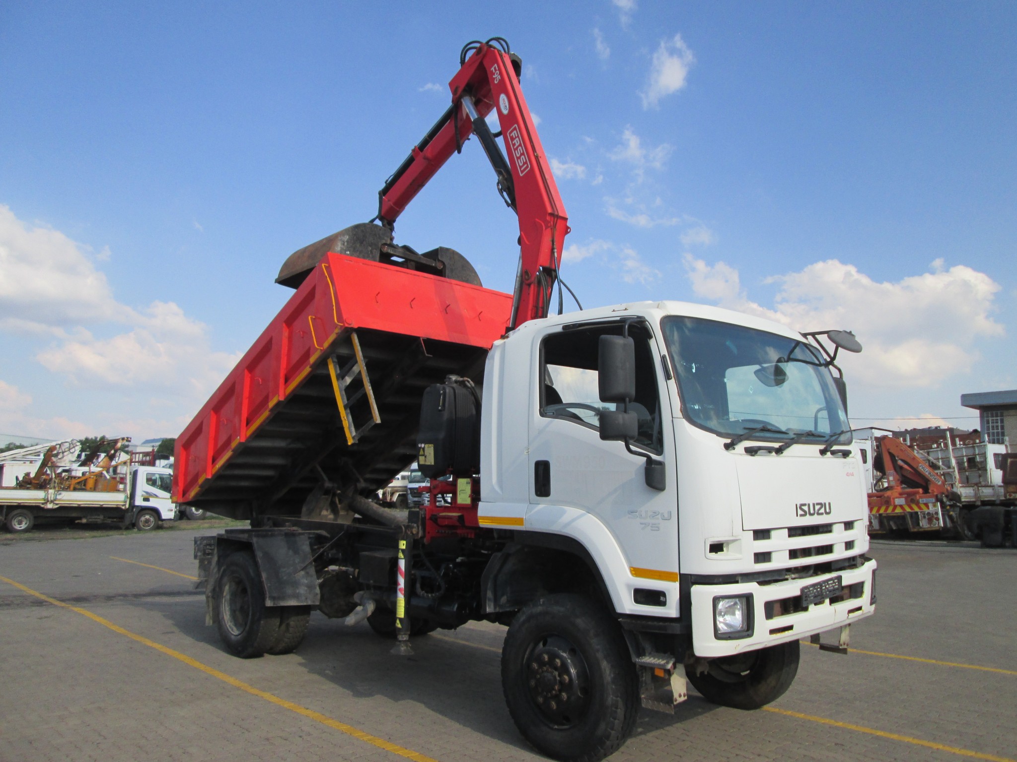 2014 ISUZU FTS 750 4X4 5M³ TIPPER WITH FASSI F95 CRANE & CRAB  - Image 13